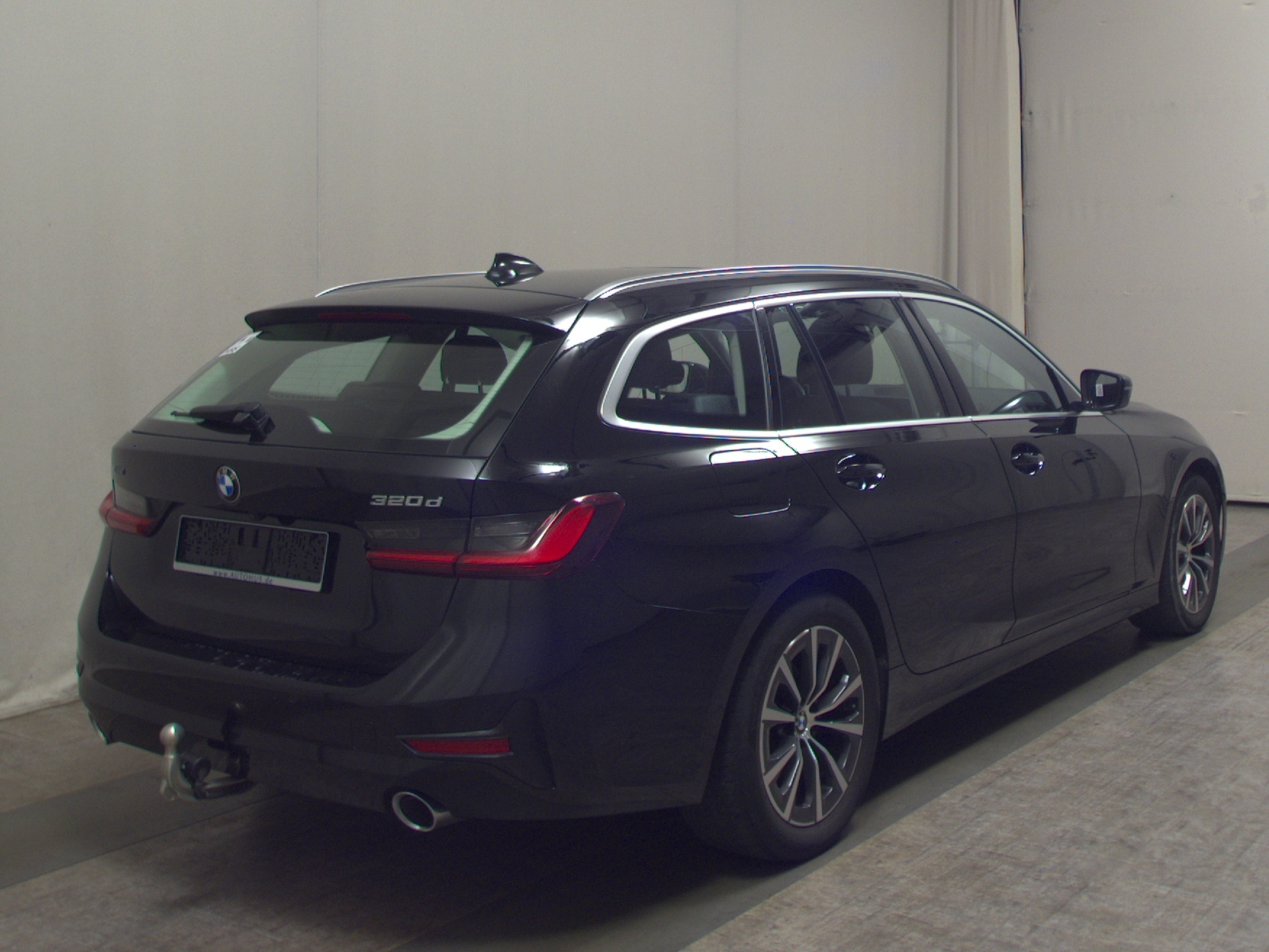 BMW 320d Touring xDr Advantage LC PRO AHK RFK PANO 4