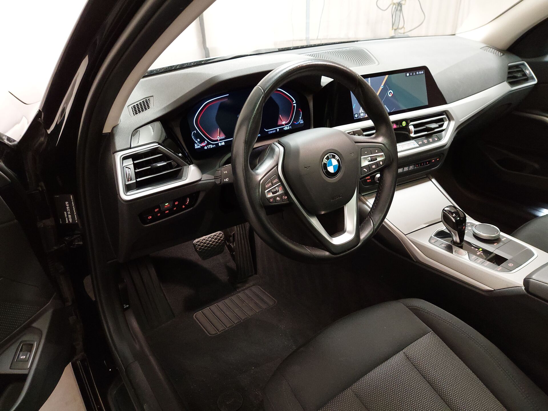 BMW 320d Touring xDr Advantage LC PRO AHK RFK PANO 8