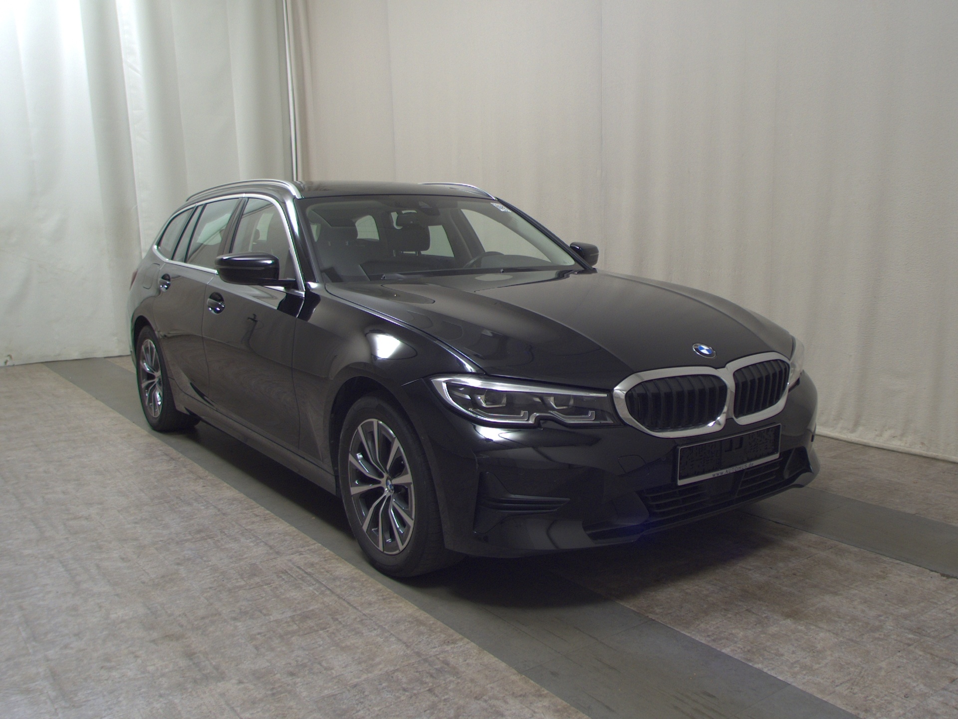 BMW 320d Touring xDr Advantage LC PRO AHK RFK PANO 3