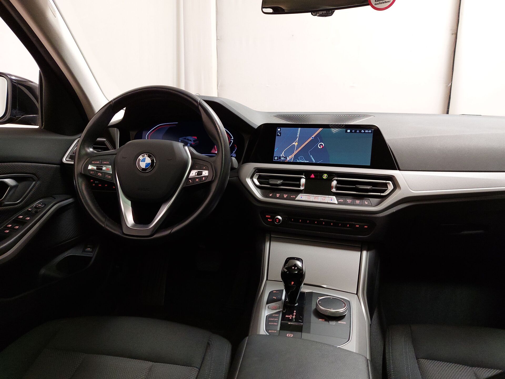 BMW 320d Touring xDr Advantage LC PRO AHK RFK PANO 12