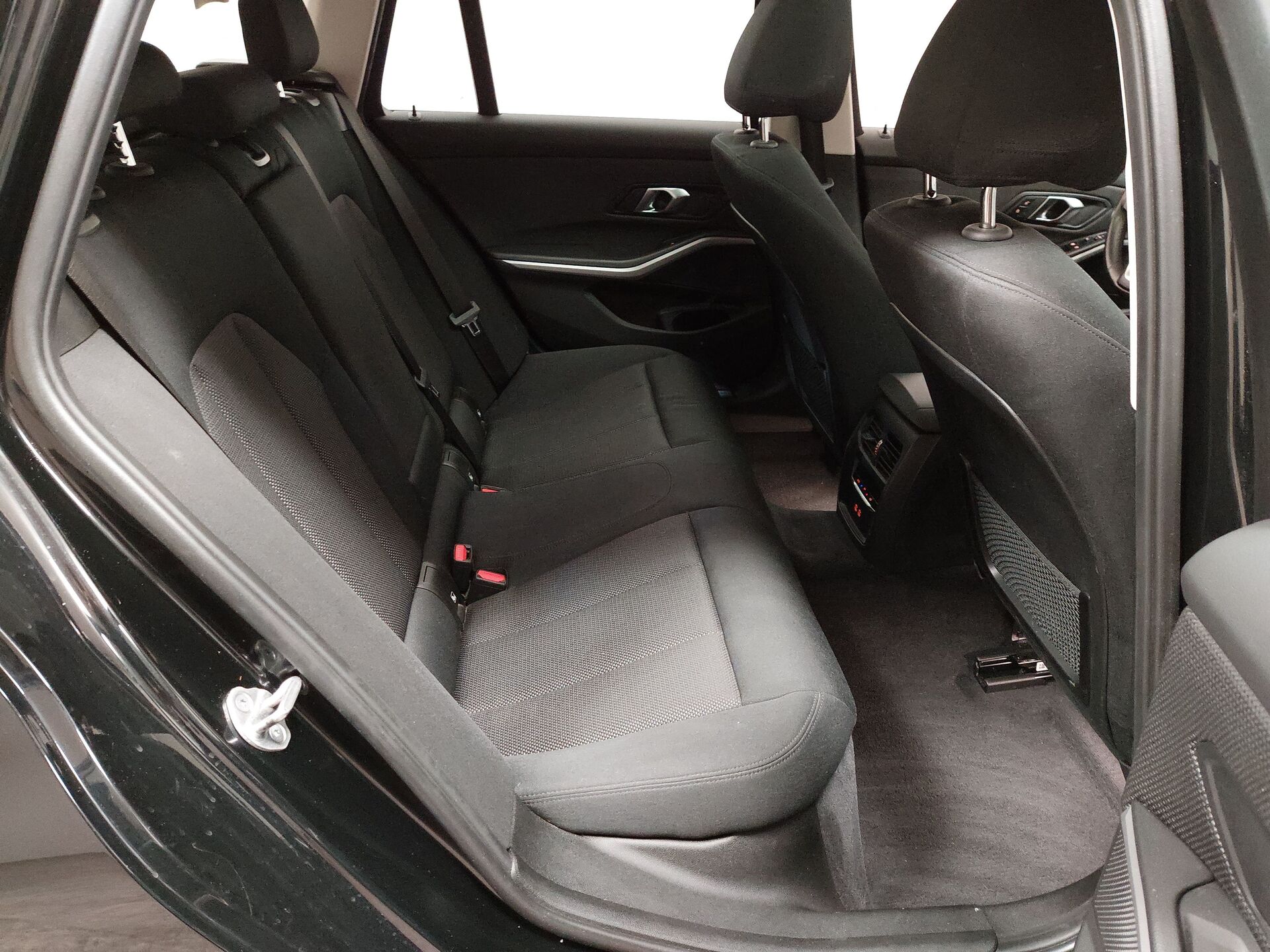 BMW 320d Touring xDr Advantage LC PRO AHK RFK PANO 13