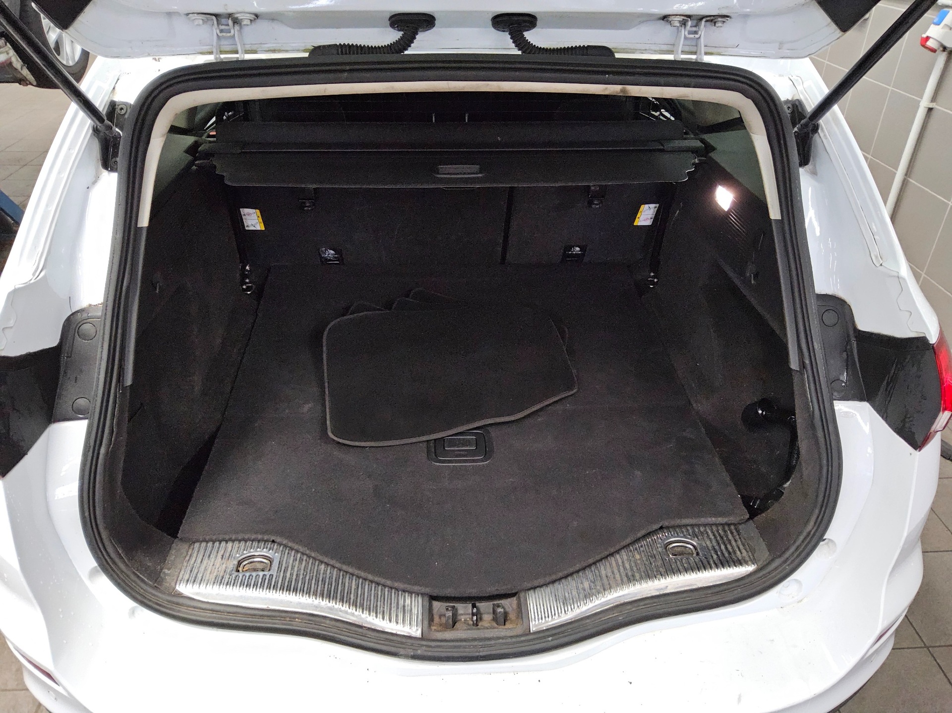 Ford Mondeo Turnier 2.0 EB Trend Navi Shz PDC AHK 11