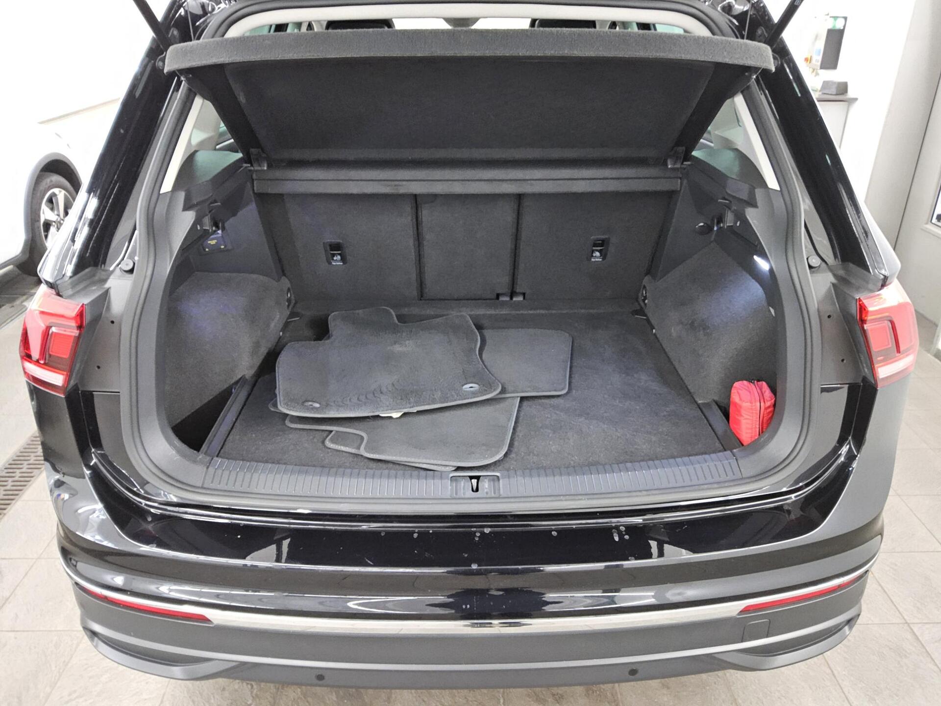 Volkswagen Tiguan 2.0 TDI Active Navi LED Pano RFK Sthzg 12