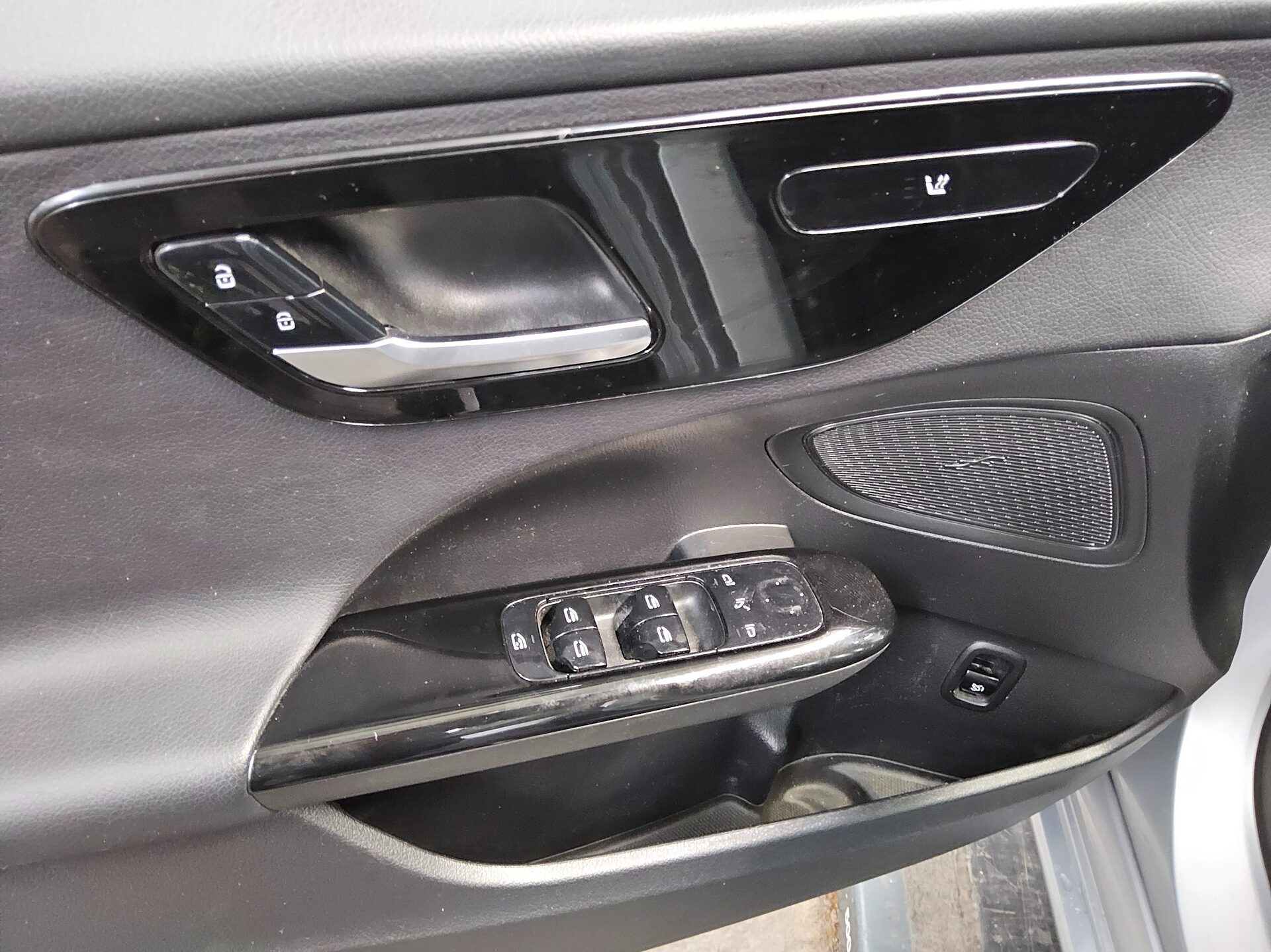 Mercedes-Benz C 200 T d Avantgarde Navi LED Shz AHK PDC 10