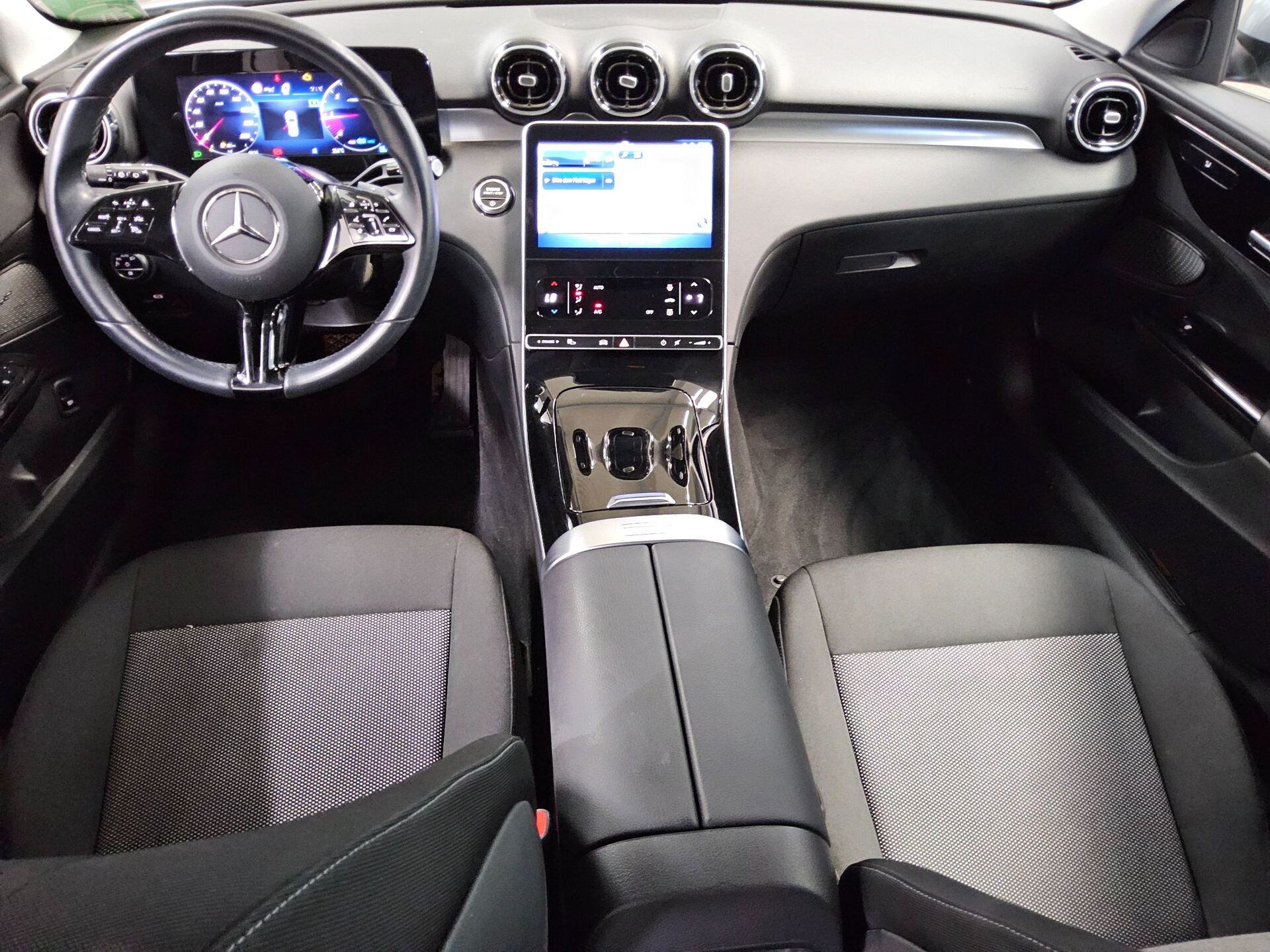 Mercedes-Benz C 200 T d Avantgarde Navi LED Shz AHK PDC 5