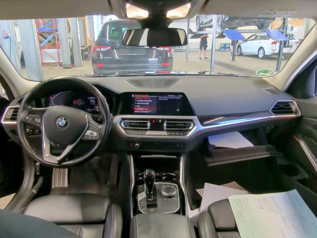 BMW 320dA xDr Sport-Line NAVI LED LEDER SHZ PDC 6