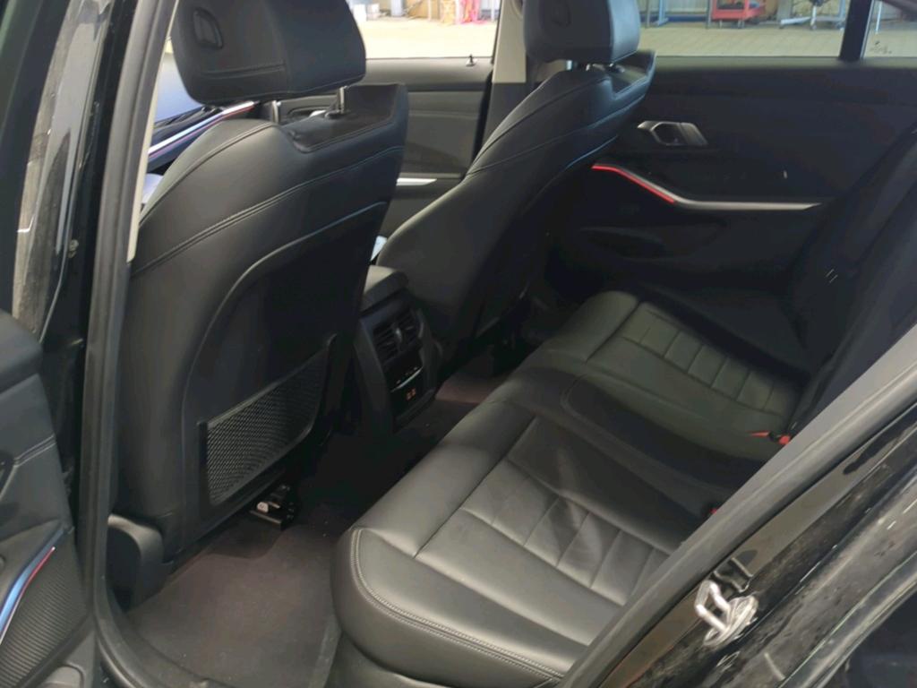BMW 320dA xDr Sport-Line NAVI LED LEDER SHZ PDC 7