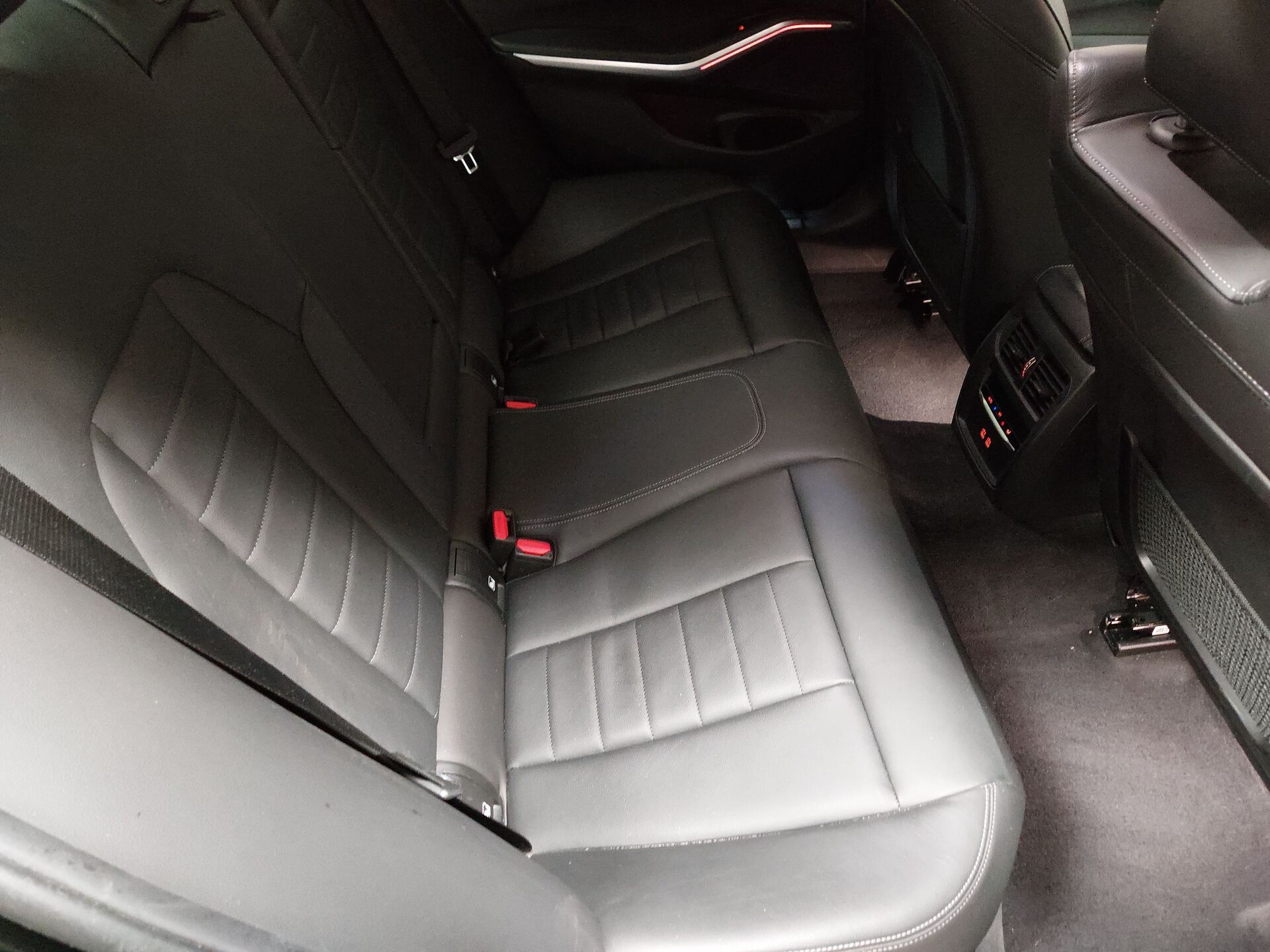 BMW 320d xDr Sport-Line LEDER NAVI LC PRO LED 13