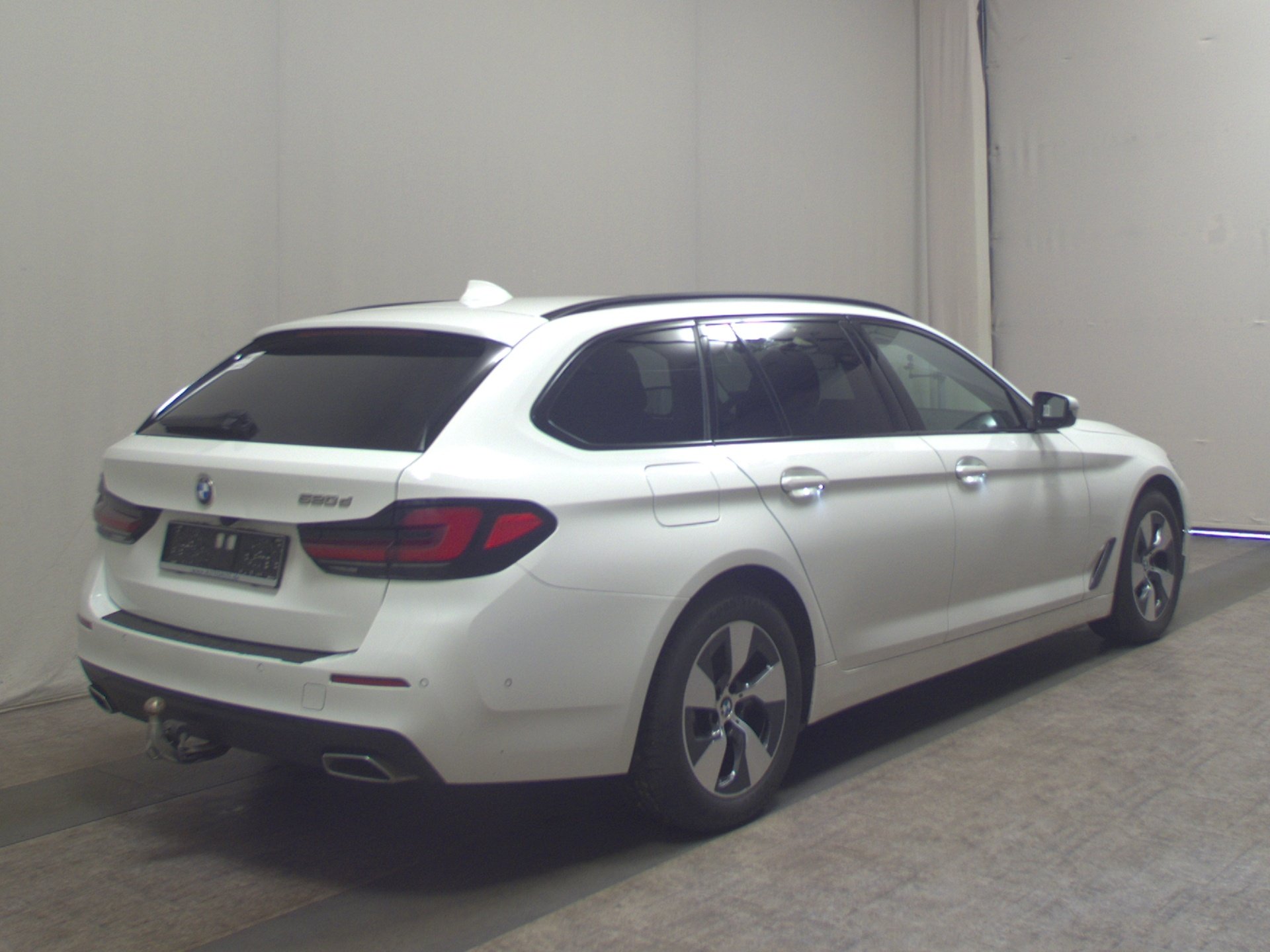 BMW 520dA Touring Leder Navi LED+ LC-Pro Pano StHzg 4