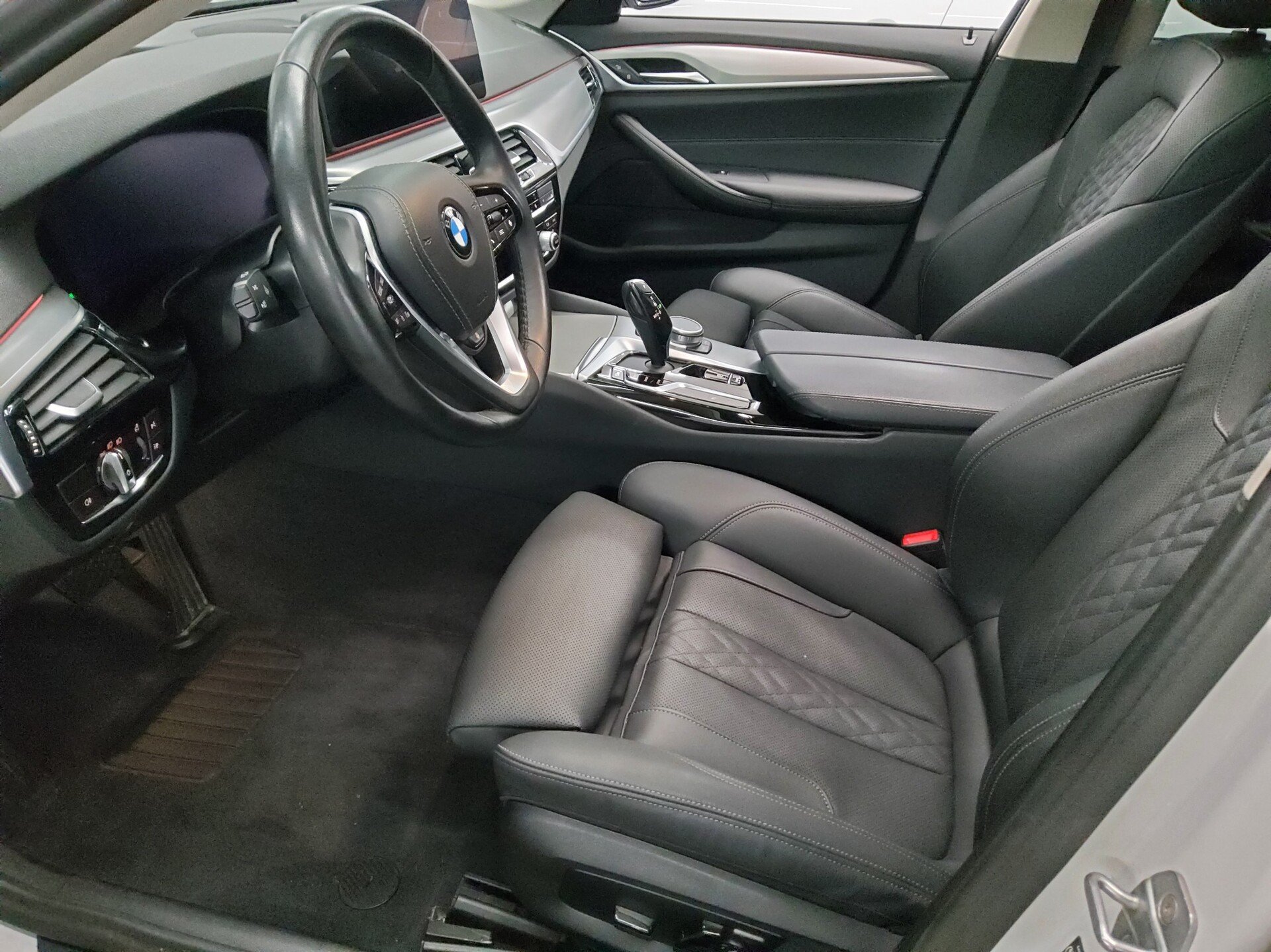 BMW 520dA Touring Leder Navi LED+ LC-Pro Pano StHzg 9