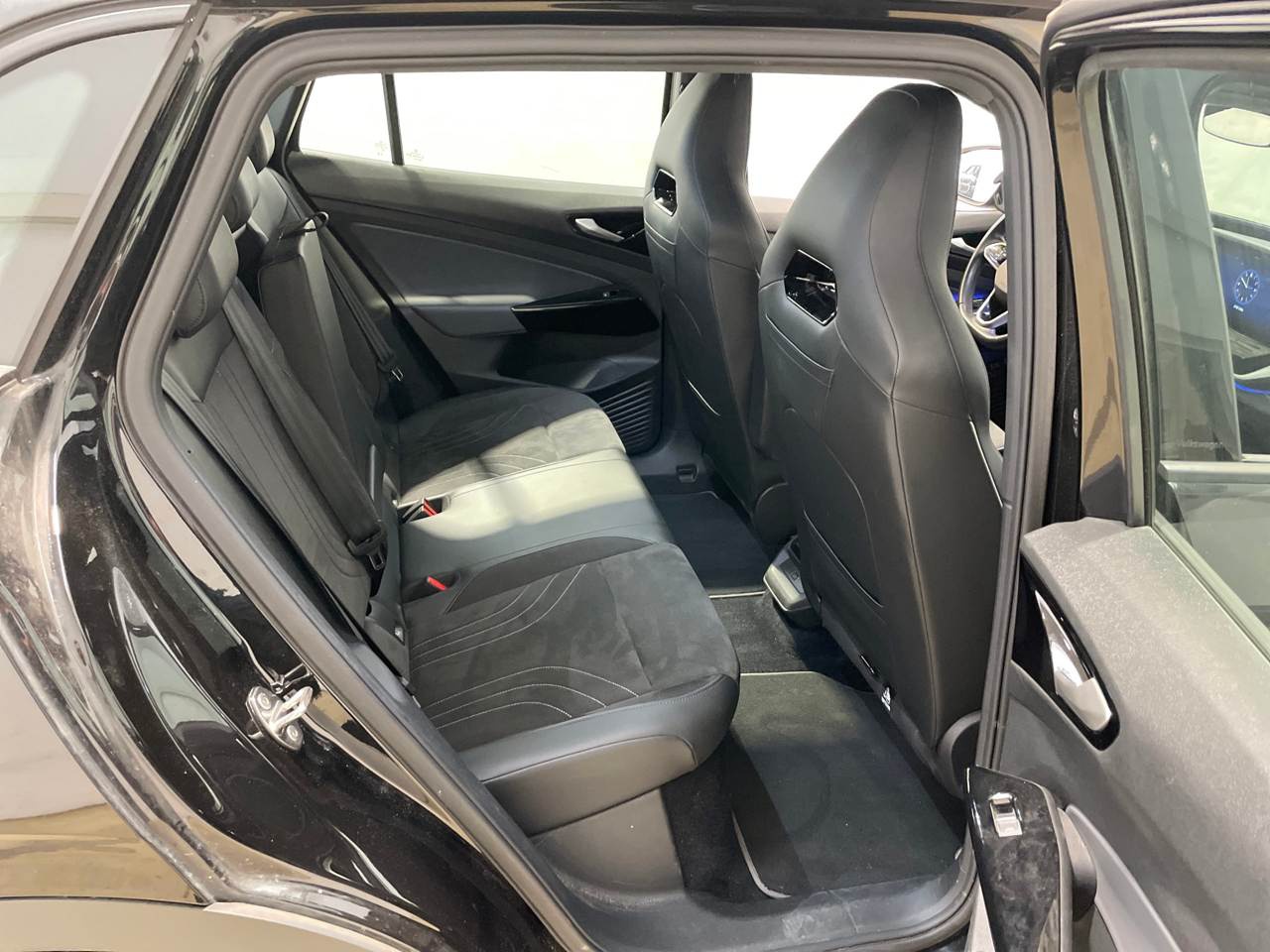 Volkswagen ID.4 T-LEDER NAVI LED SHZ HUD 7