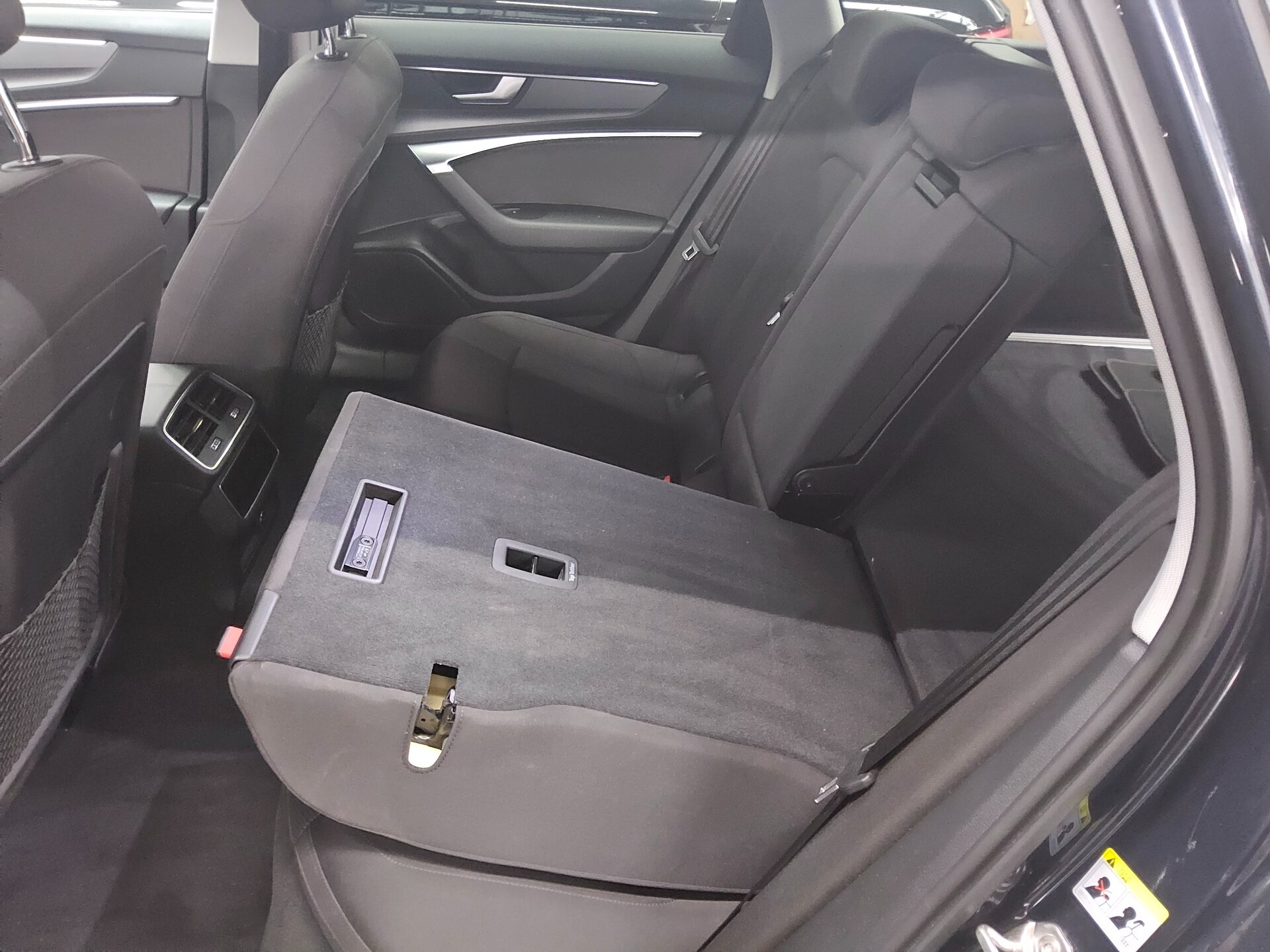 Audi A6 Avant 40 TDI Navi LED PDC AHK RFK ACC 12
