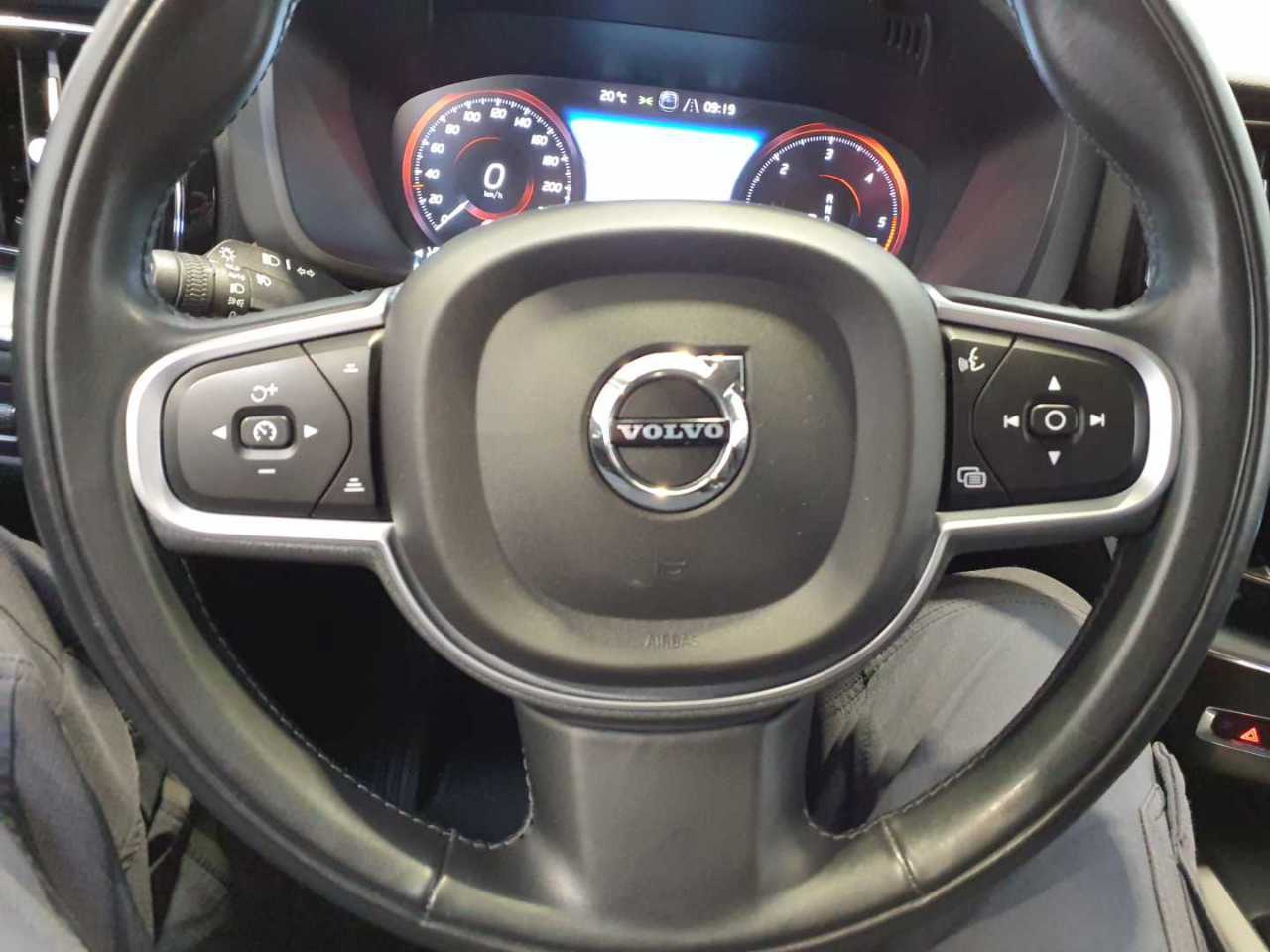 Volvo XC60 B4 D Momentum Pro Navi LED Sthzg Sound 8