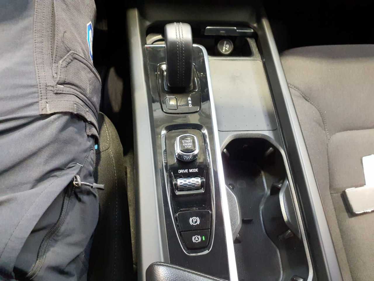 Volvo XC60 B4 D Momentum Pro Navi LED Sthzg Sound 9