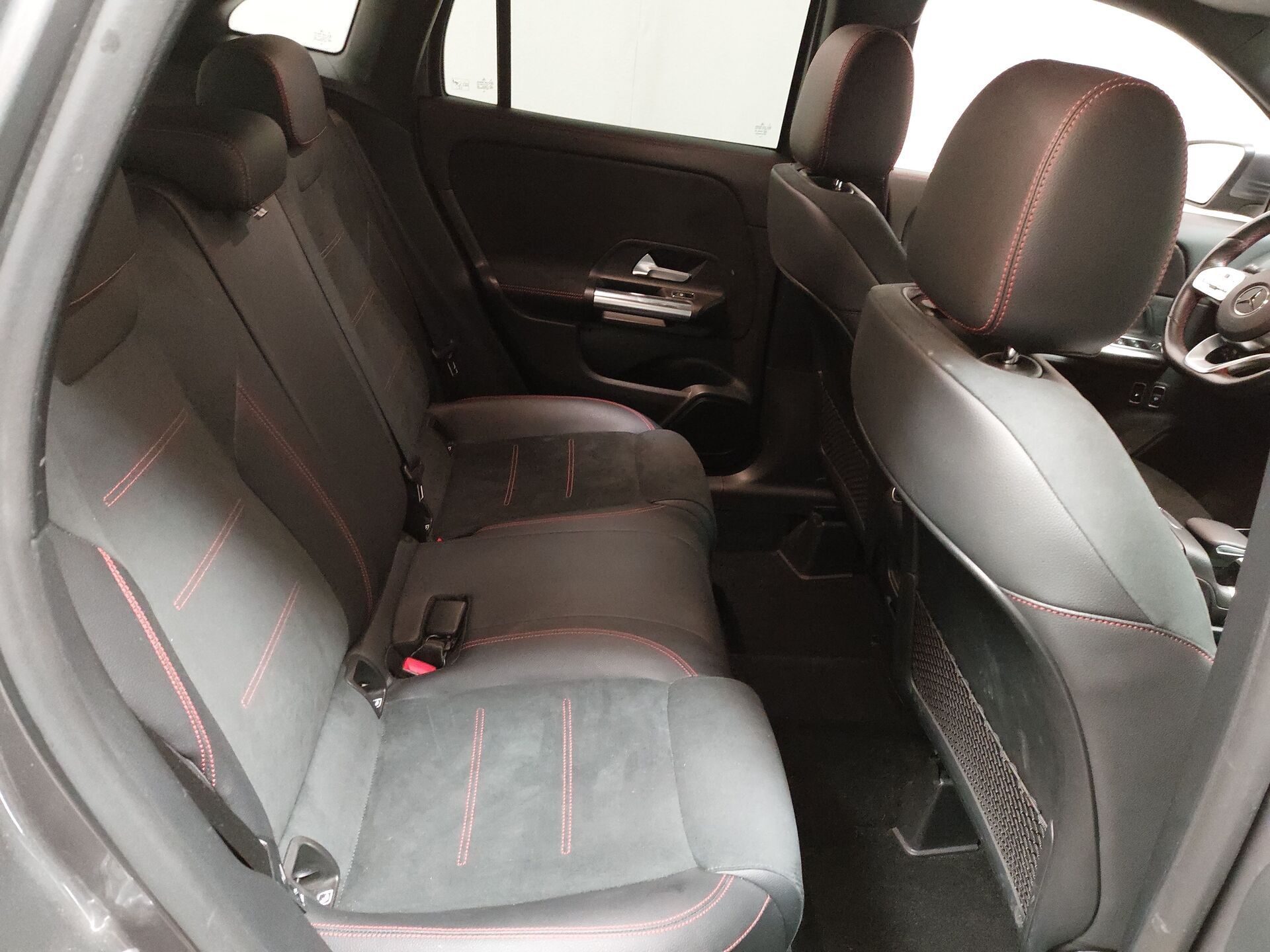 Mercedes-Benz 250 e AMG-Line NAVI SPORTSITZE KLIMAAUT LED RADIO 13