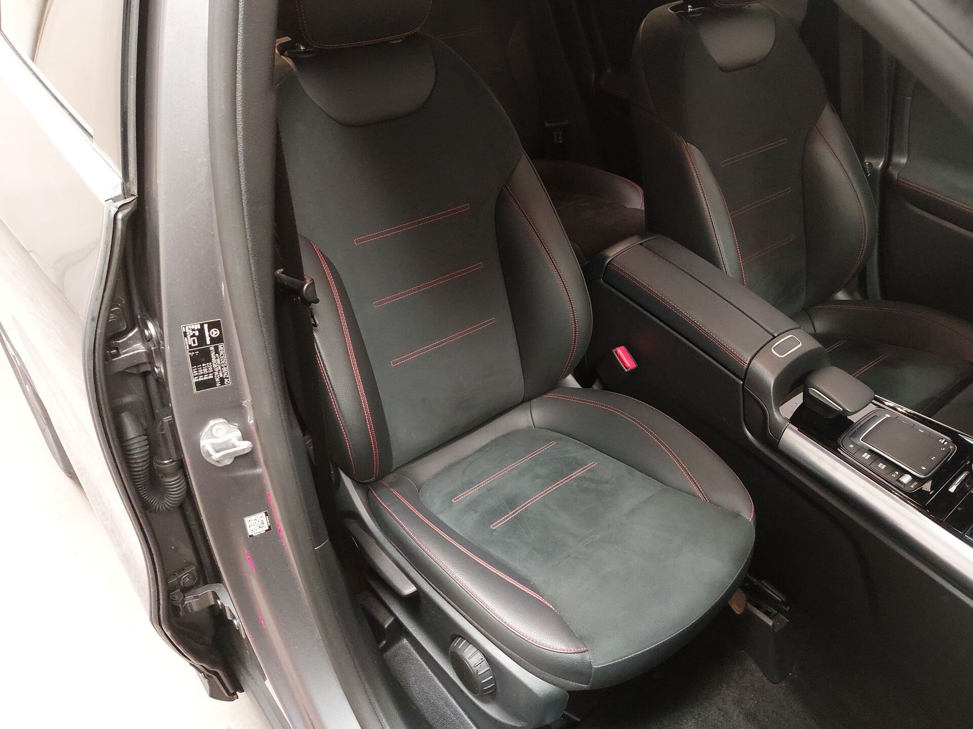 Mercedes-Benz 250 e AMG-Line NAVI SPORTSITZE KLIMAAUT LED RADIO 11
