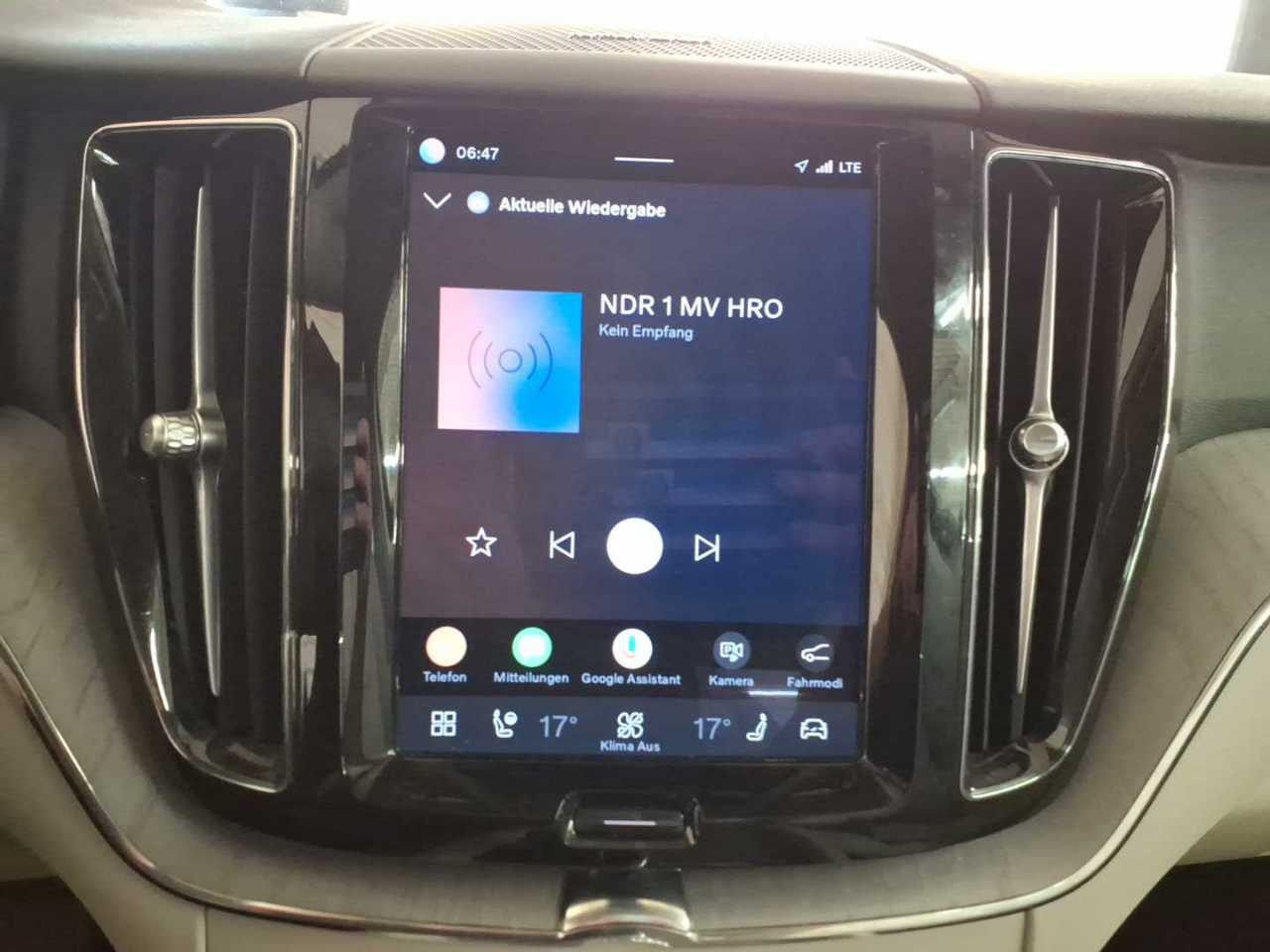 Volvo XC60 B4 NAVI KLIMAAUT LED RADIO TEMPO 10