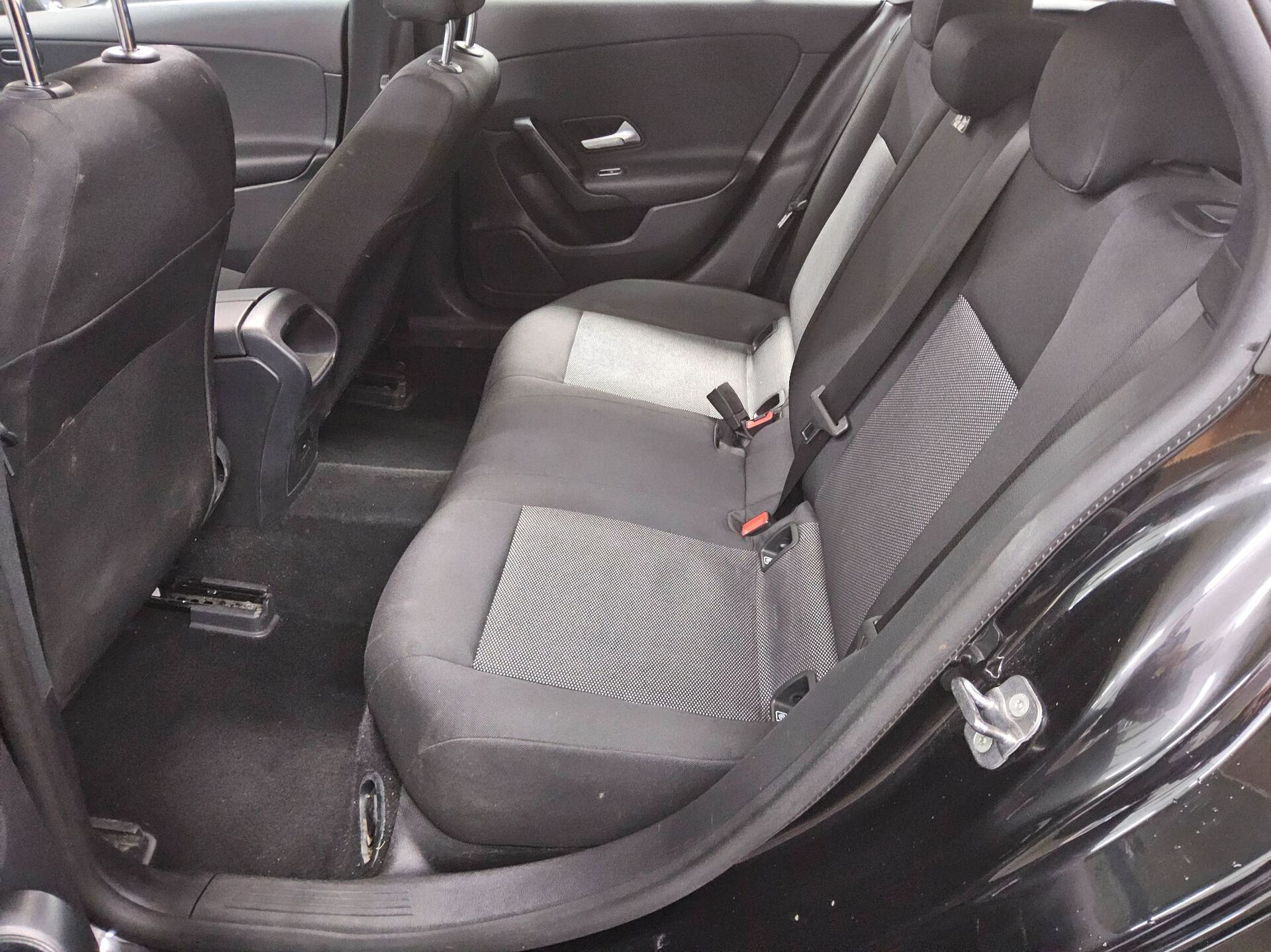Mercedes-Benz CLA 200 SB d Navi MBUX Pano Sthzg 13