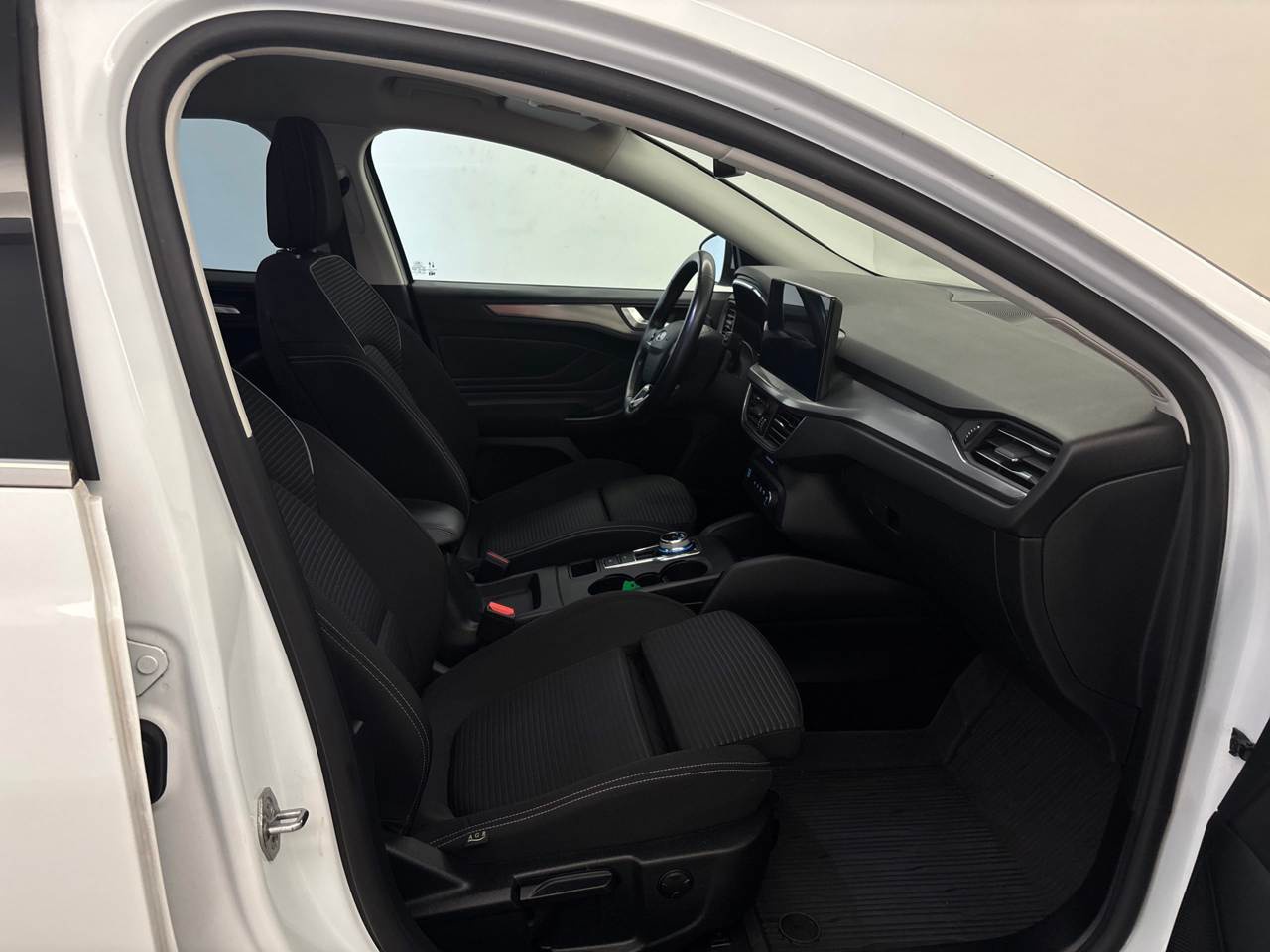 Ford Focus Turnier 1.5 EB Titanium NAVI LED ERGO-SITZ SHZ PDC 6