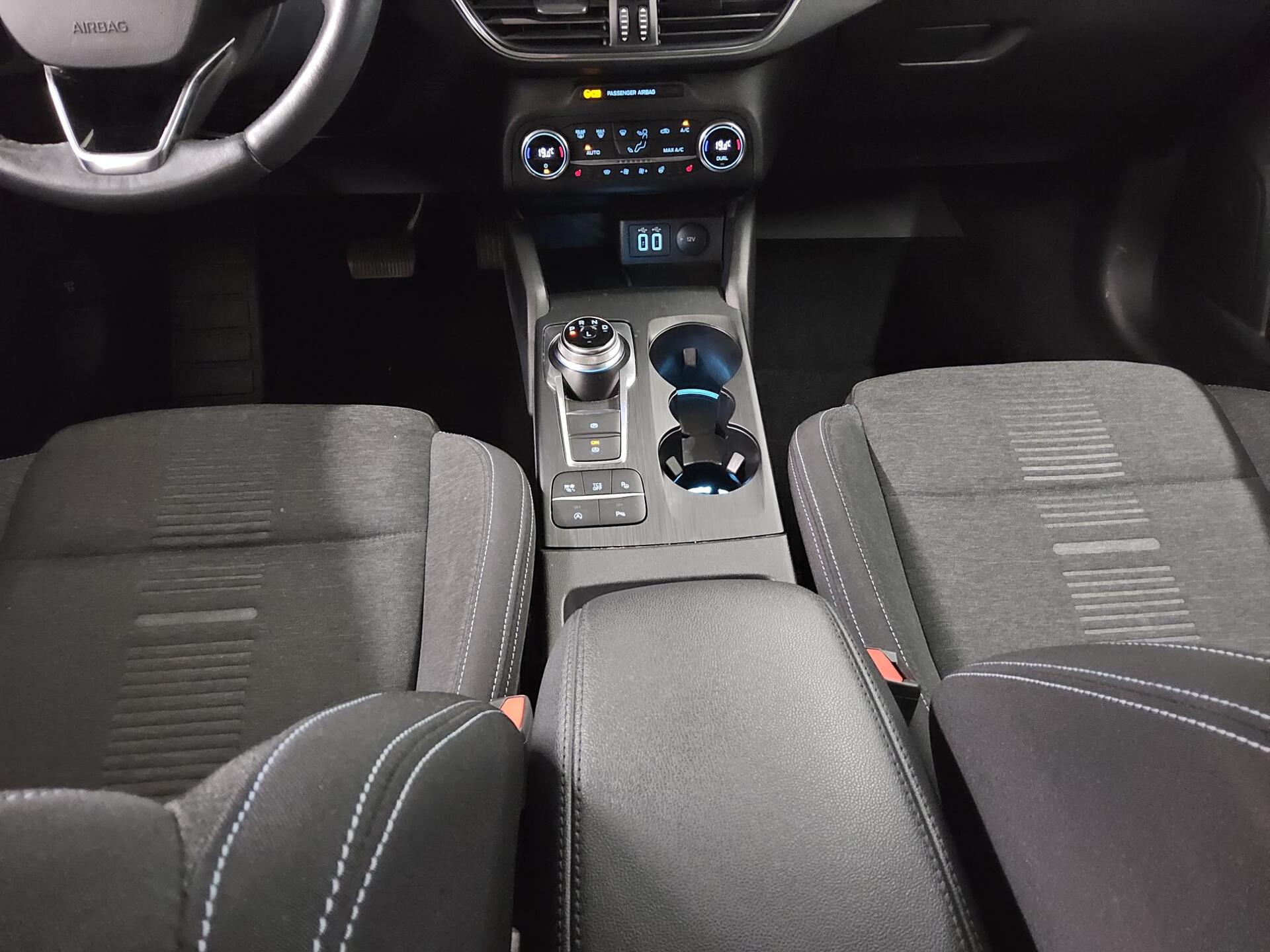 Ford Focus Turnier 1.5 EB Active Navi LED AHK RFK 6
