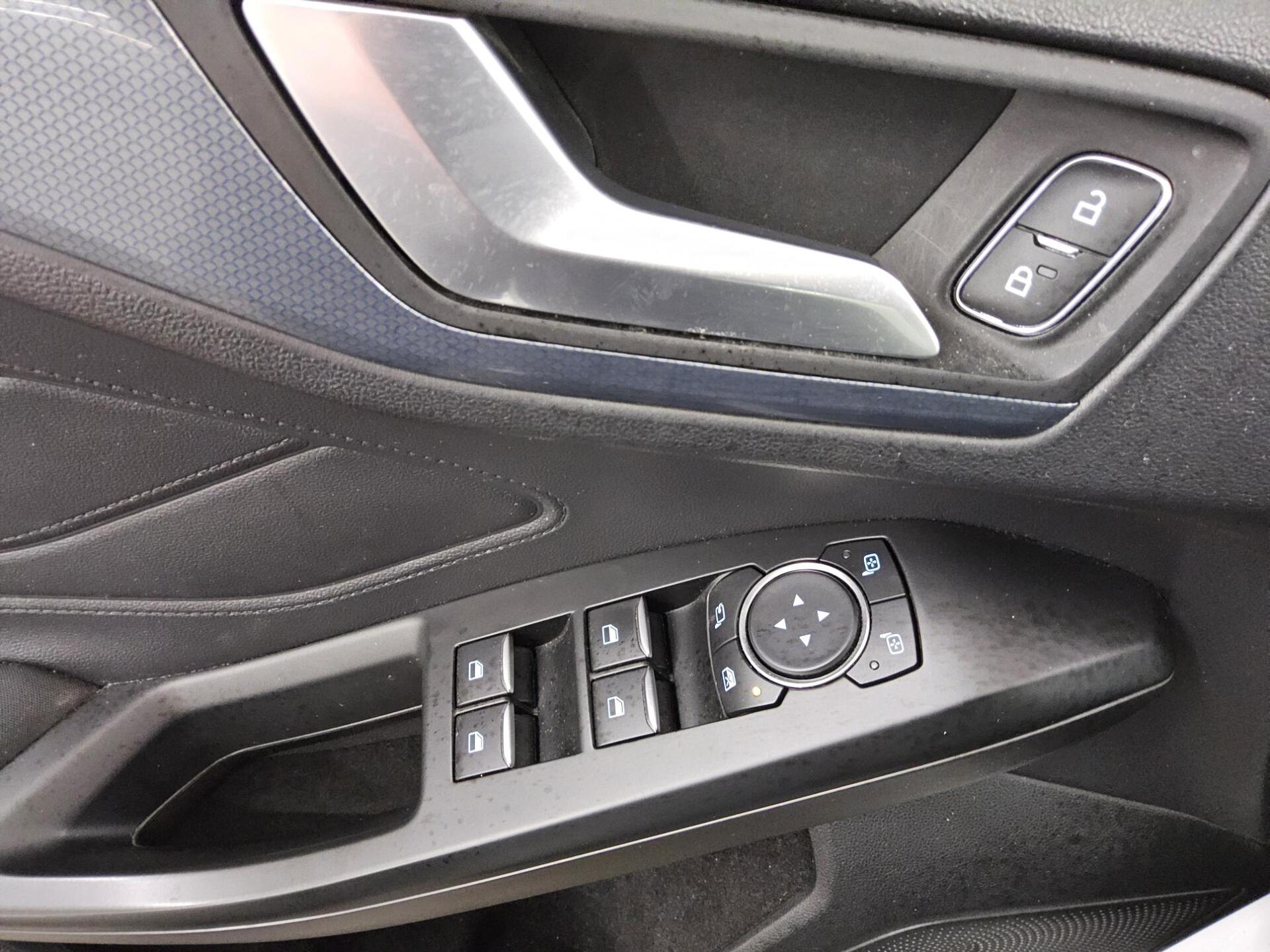 Ford Focus Turnier 1.5 EB Active Navi LED AHK RFK 9