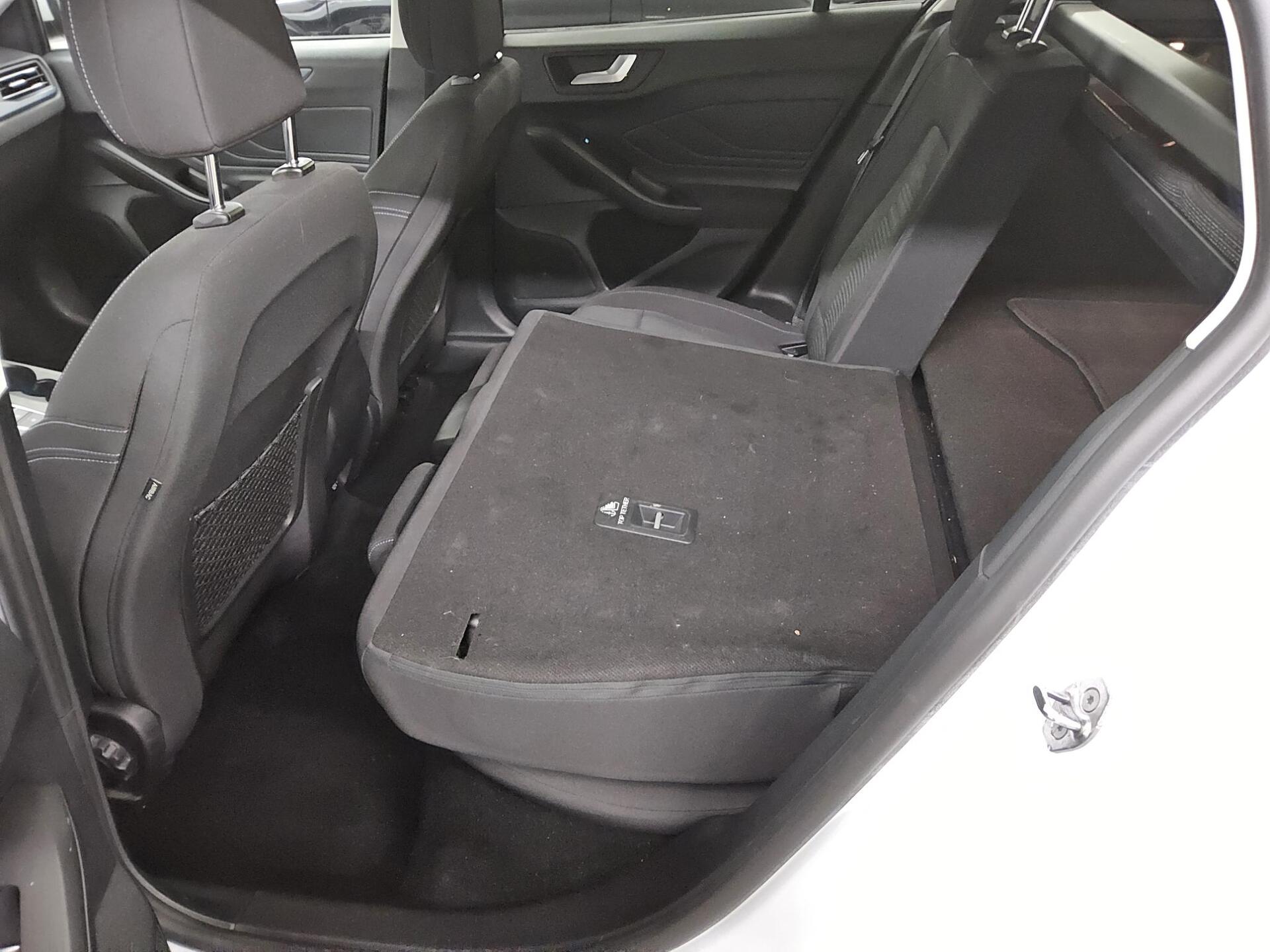 Ford Focus Turnier 1.5 EB Active Navi LED AHK RFK 13