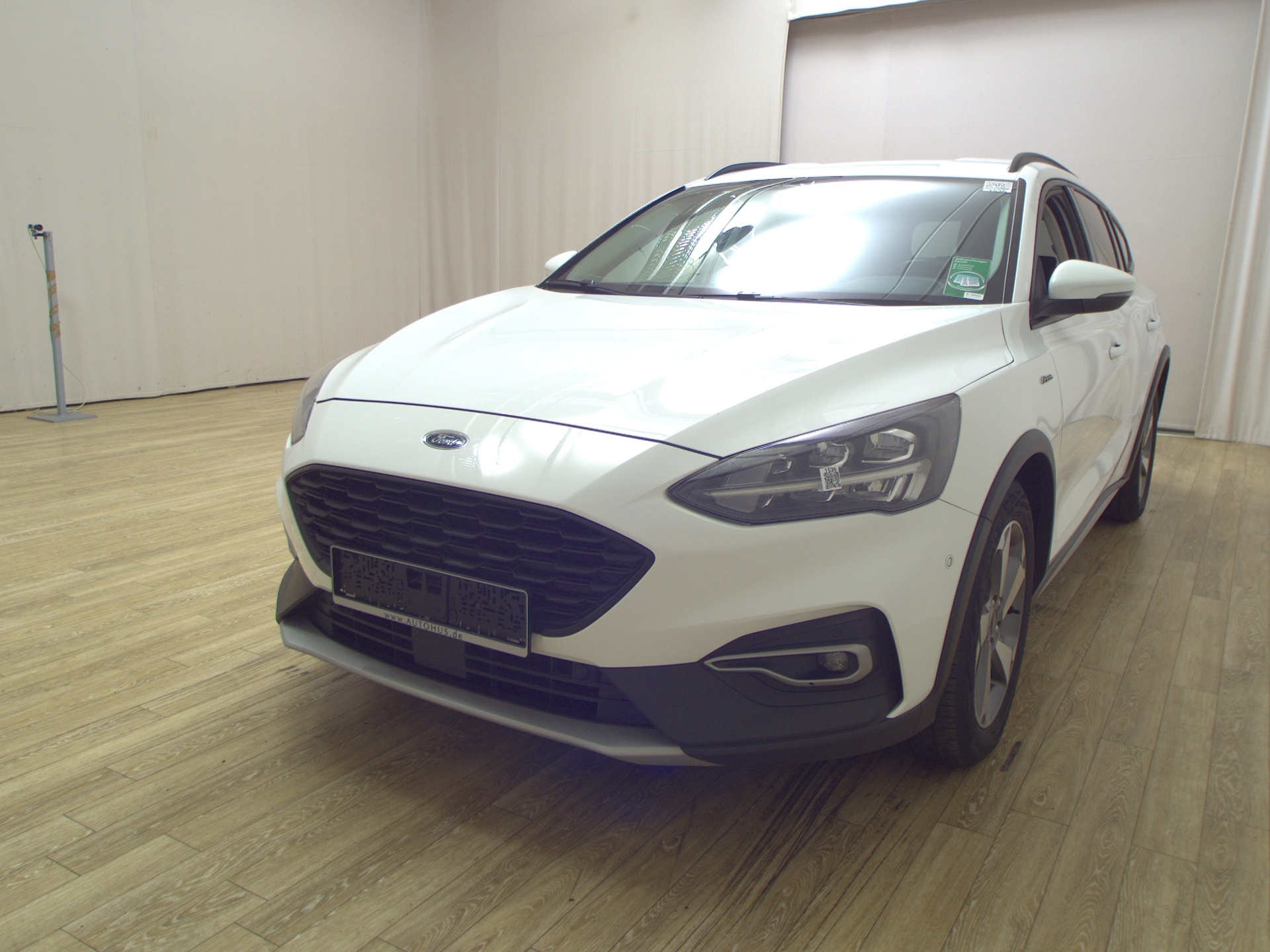 Ford Focus Turnier 1.5 EB Active Navi LED AHK RFK 2