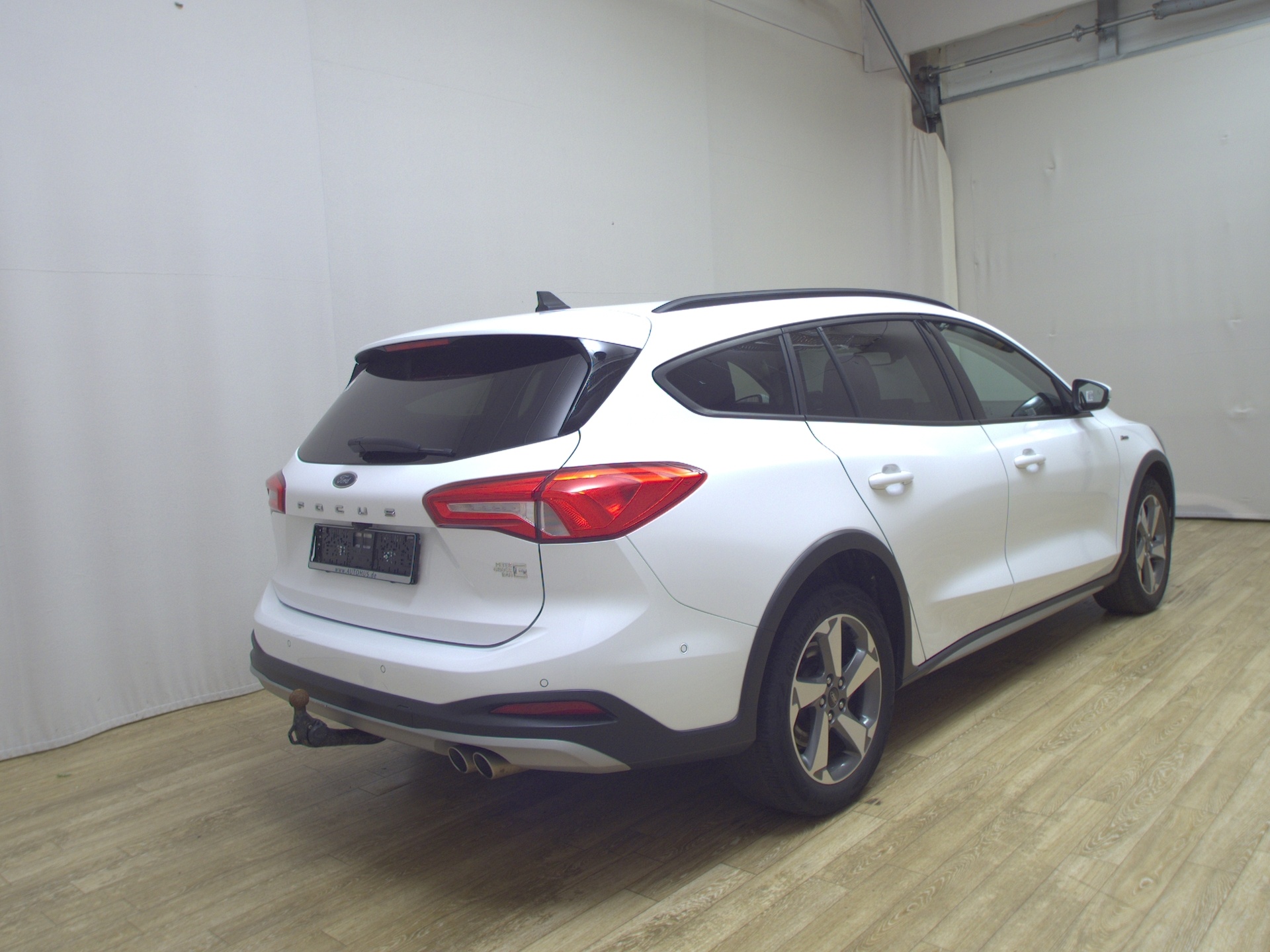 Ford Focus Turnier 1.5 EB Active Navi LED AHK RFK 4
