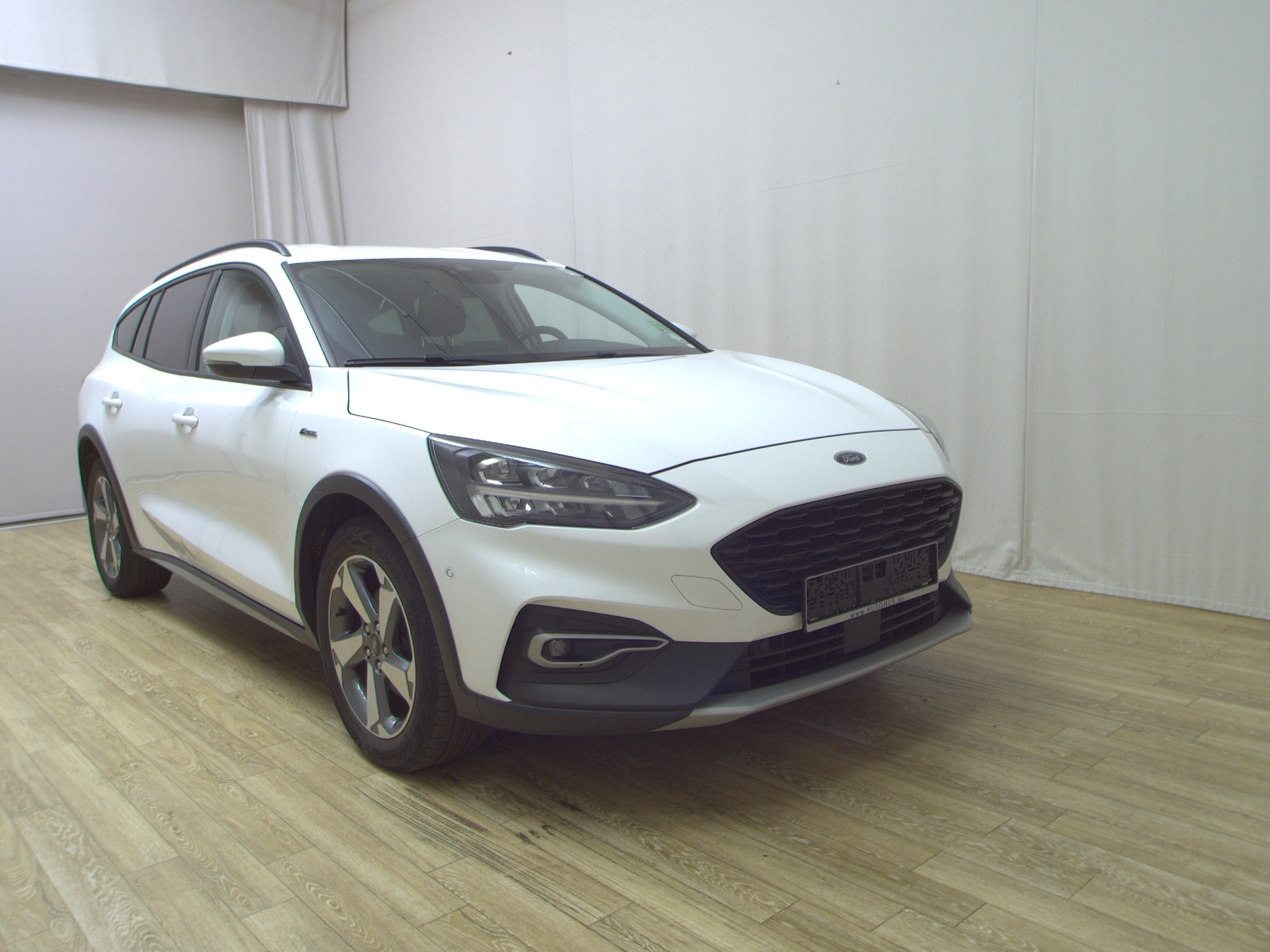 Ford Focus Turnier 1.5 EB Active Navi LED AHK RFK 3