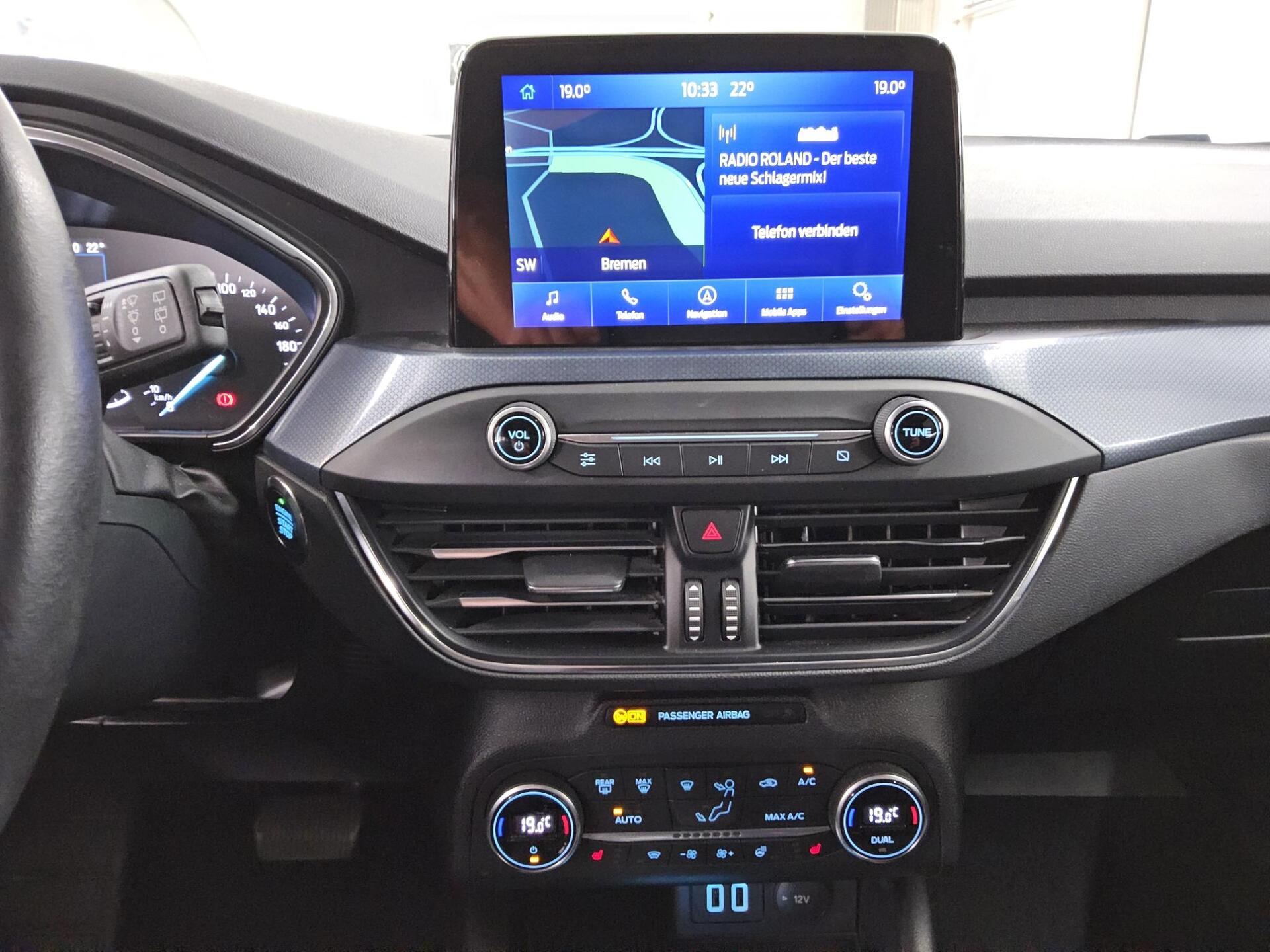 Ford Focus Turnier 1.5 EB Active Navi LED AHK RFK 7