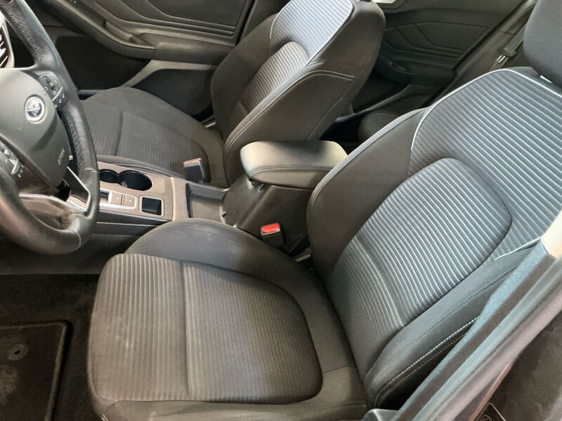 Ford Focus Turnier 1.5 EB Titanium Navi LED AHK 6