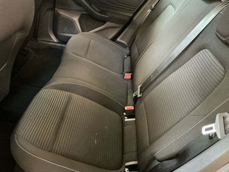 Ford Focus Turnier 1.5 EB Titanium Navi LED AHK 7