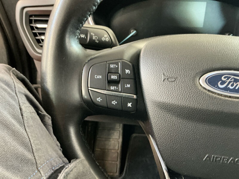 Ford Focus Turnier 1.5 EB Titanium Navi LED AHK 11