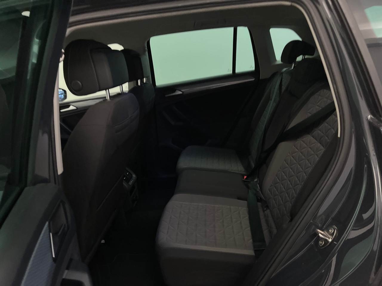 Volkswagen Tiguan 2.0 TDI Life NAVI LED SHZ PDC AHK 7