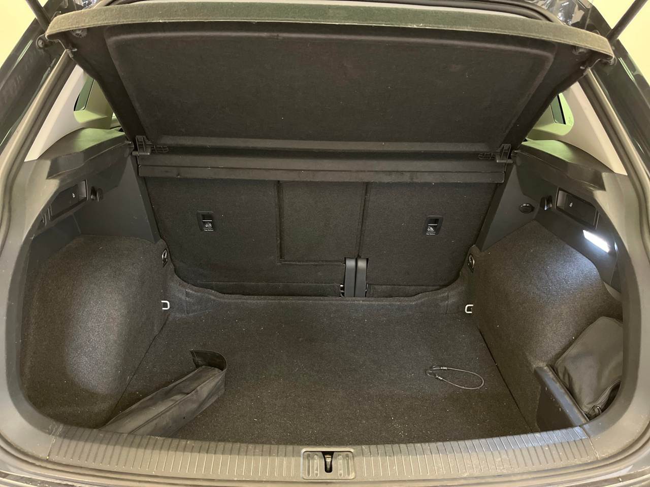 Volkswagen Tiguan 2.0 TDI Life NAVI LED SHZ PDC AHK 10