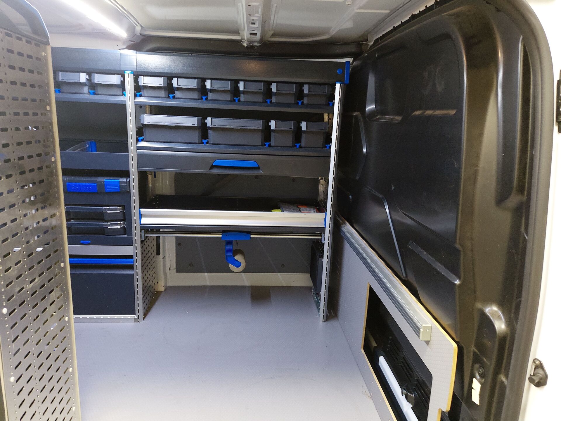 Ford Transit Custom 2.0 TDCi Trend Regale NAVI STHZG 17