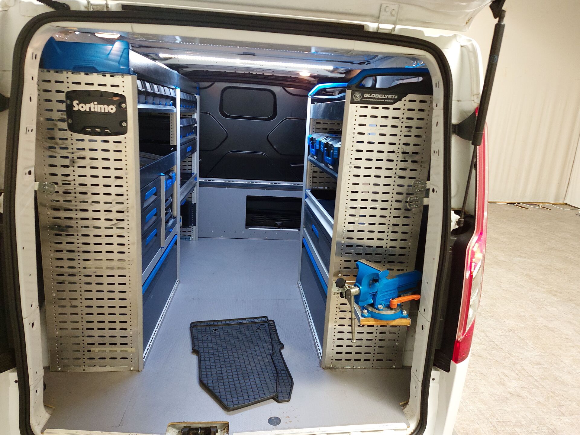 Ford Transit Custom 2.0 TDCi Trend Regale NAVI STHZG 19