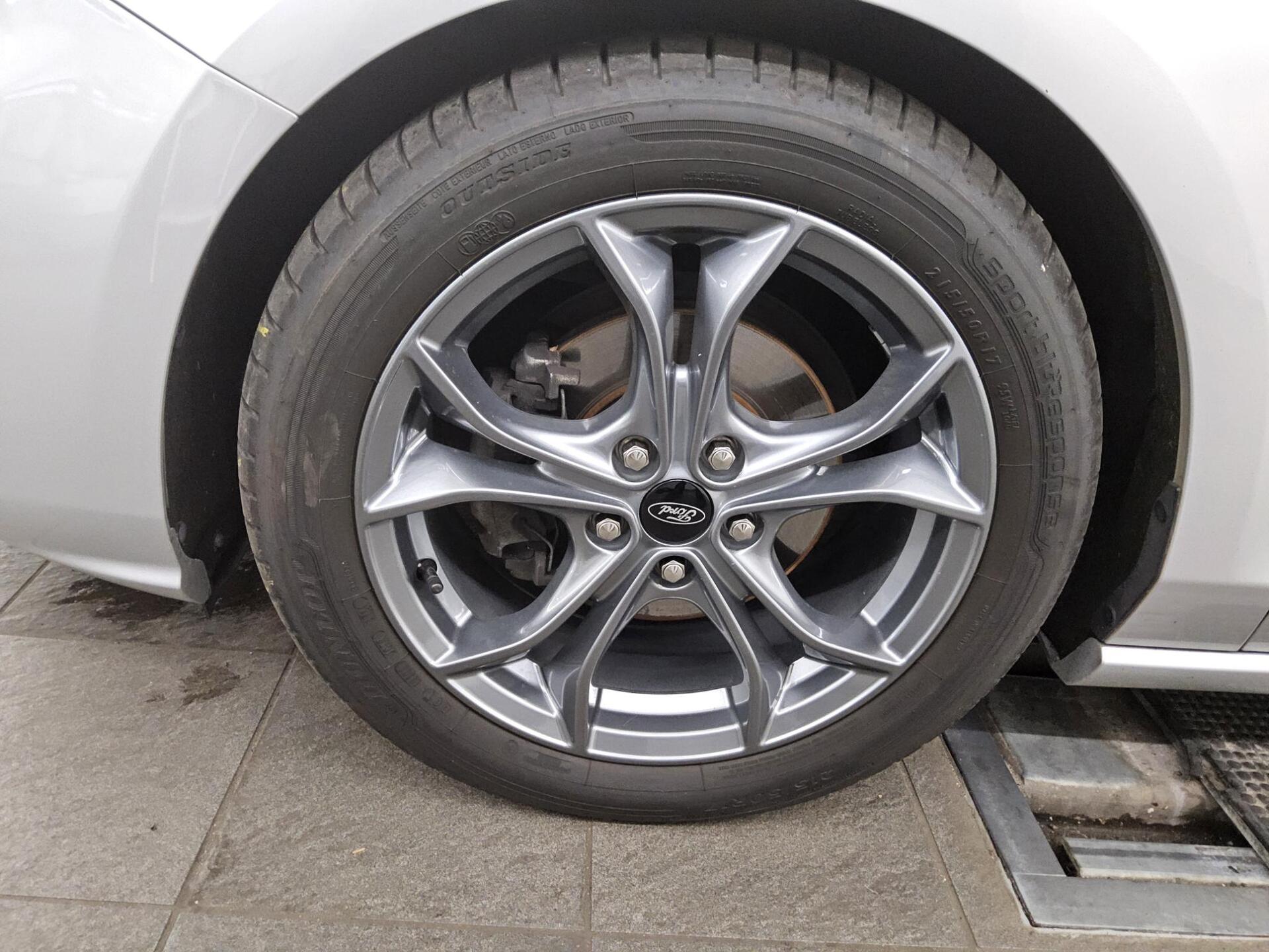 Ford Focus 1.5 EB ST-Line Navi LED Pano B&O RFK 10