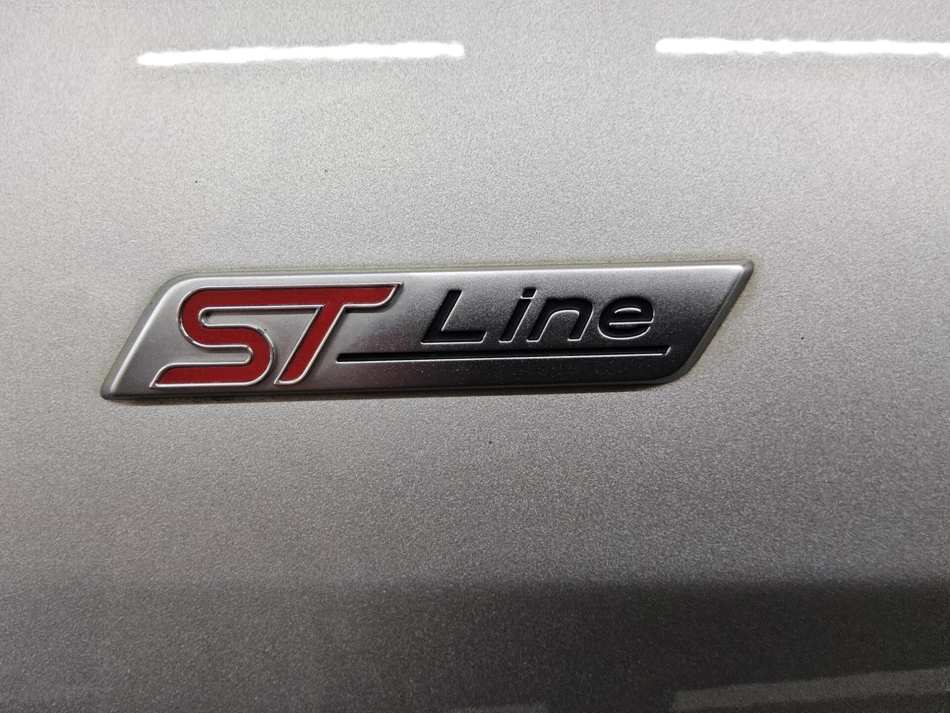 Ford Focus 1.5 EB ST-Line Navi LED Pano B&O RFK 11