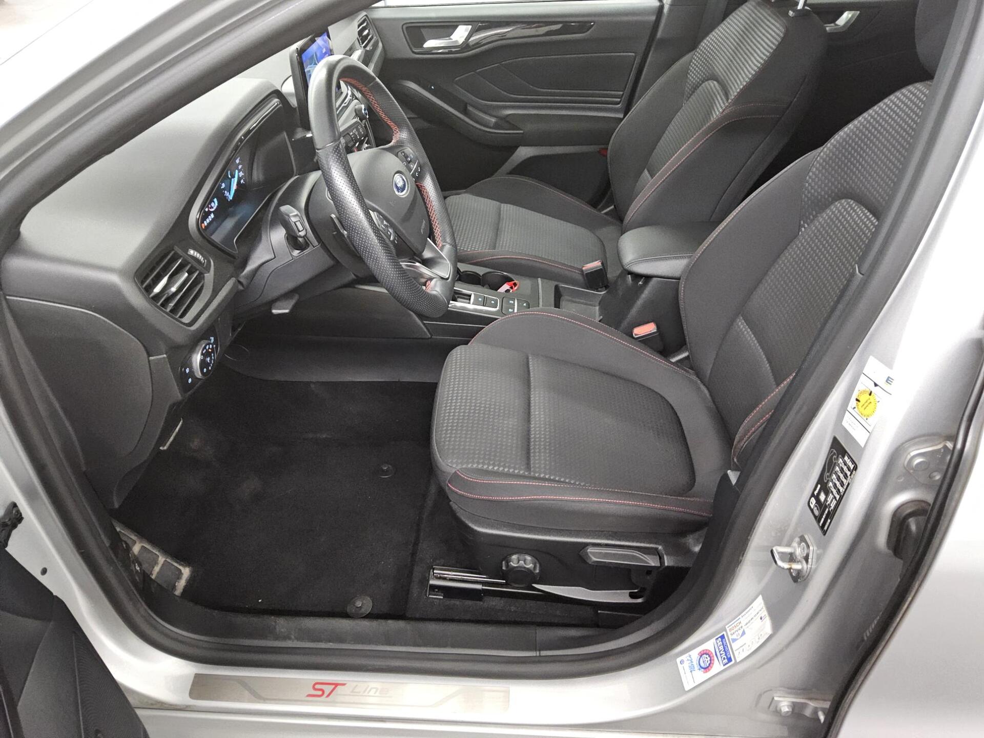 Ford Focus 1.5 EB ST-Line Navi LED Pano B&O RFK 8