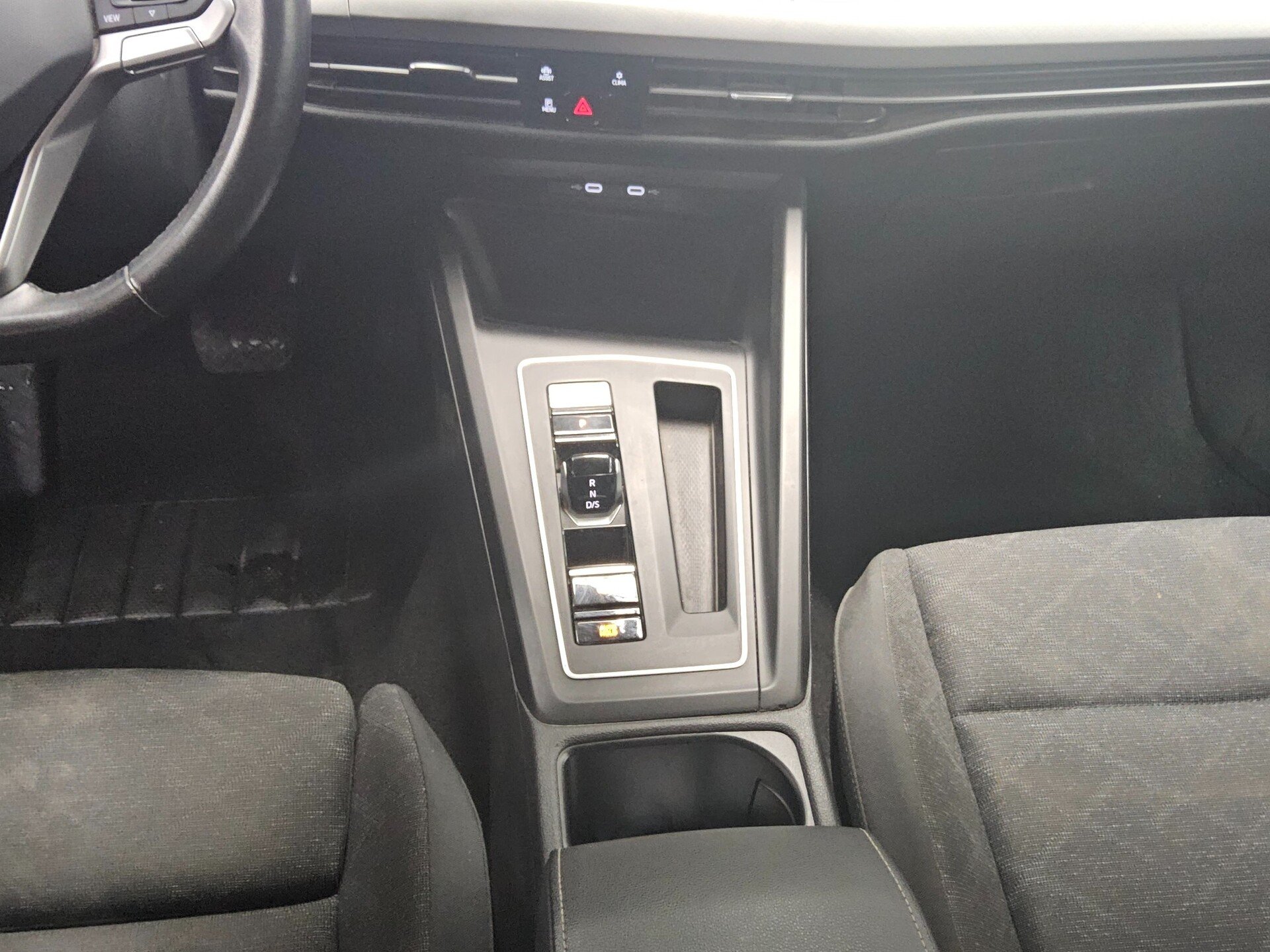 Volkswagen Golf-8 Var. 2.0 TDI Life Navi LED AID RFK 6