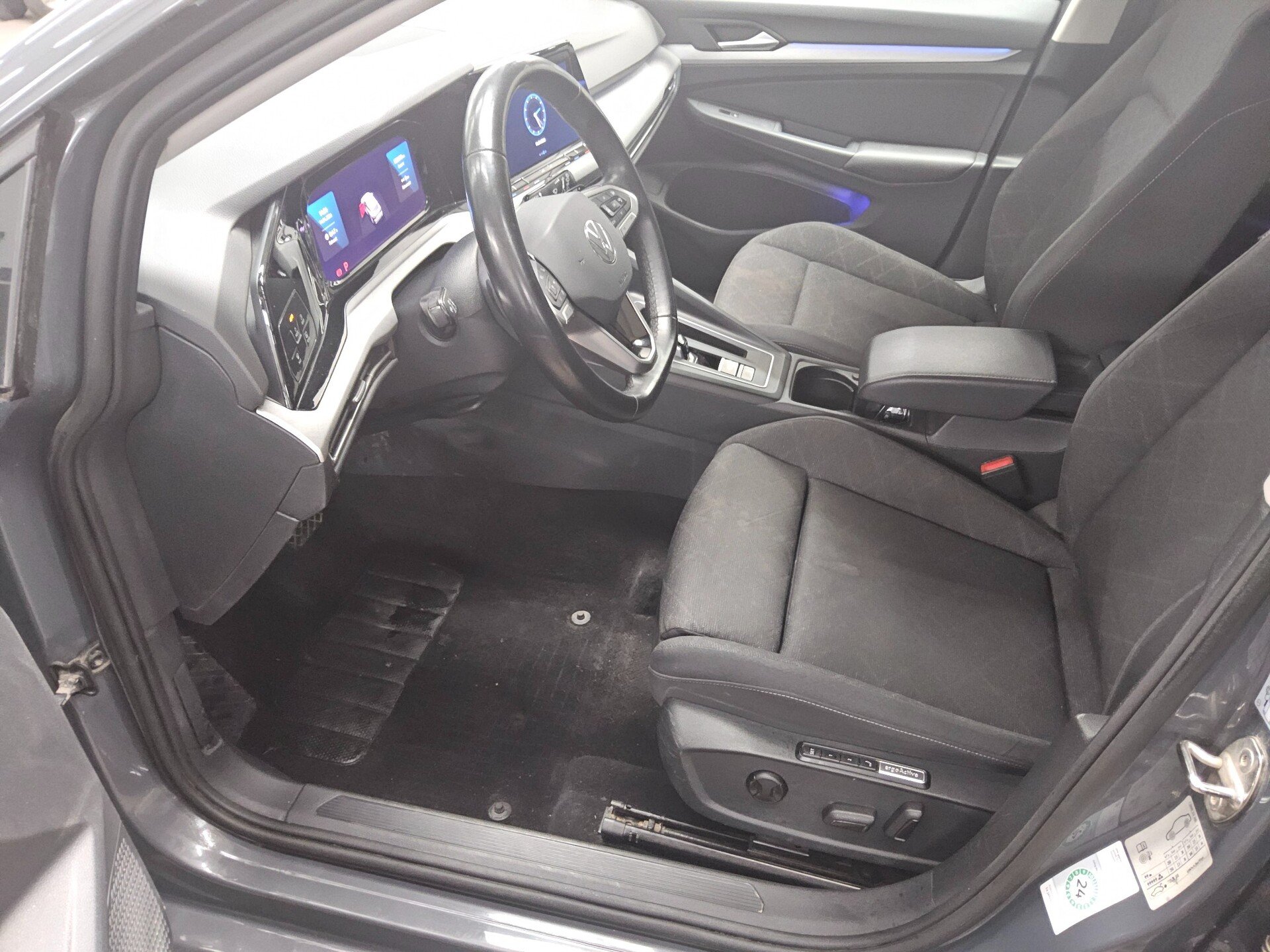 Volkswagen Golf-8 Var. 2.0 TDI Life Navi LED AID RFK 9