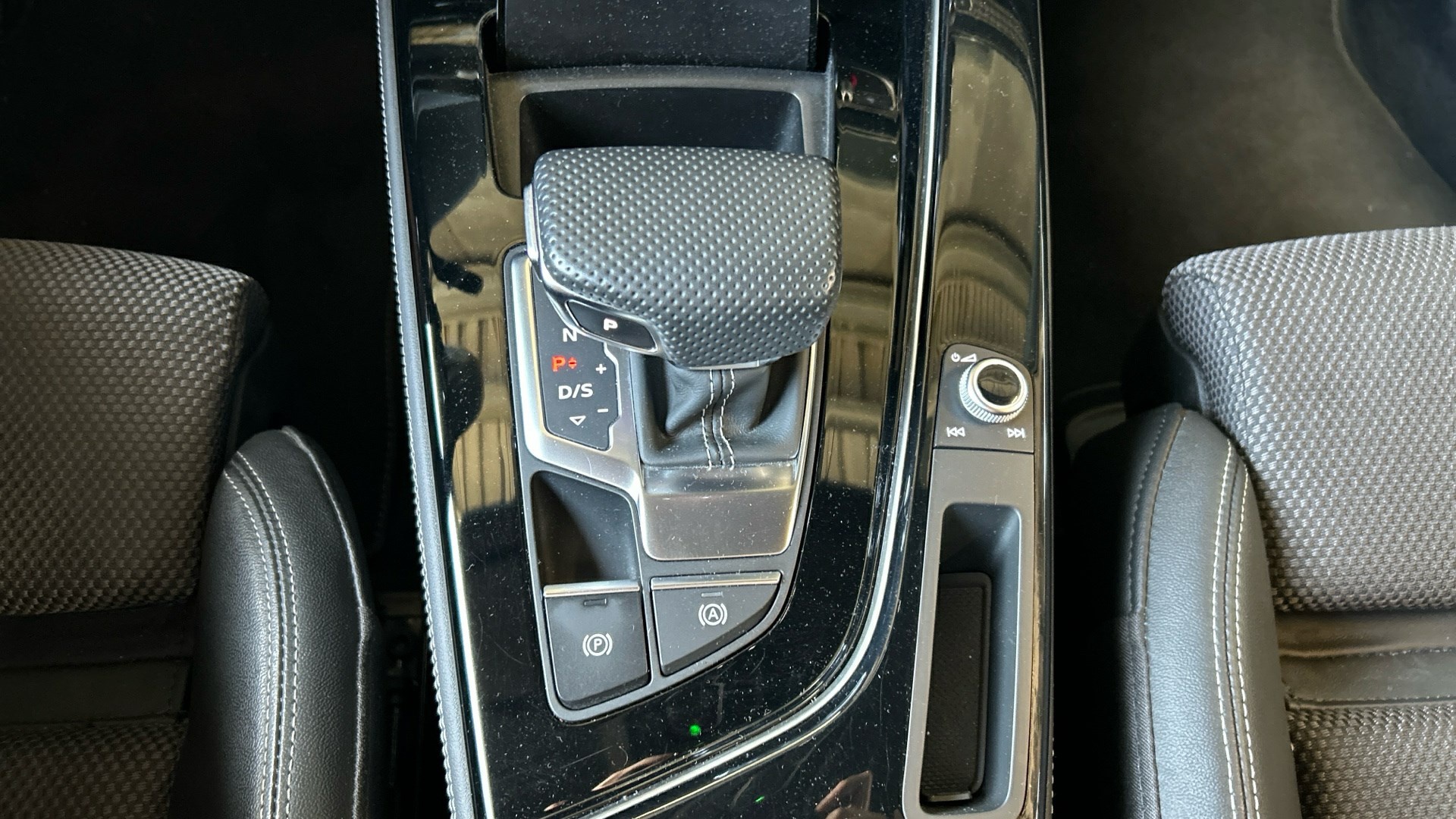 Audi A4 Avant 40 TDI Qu. S-Line NAVI SPORTSITZE KLIMAAUT LED RADIO 11