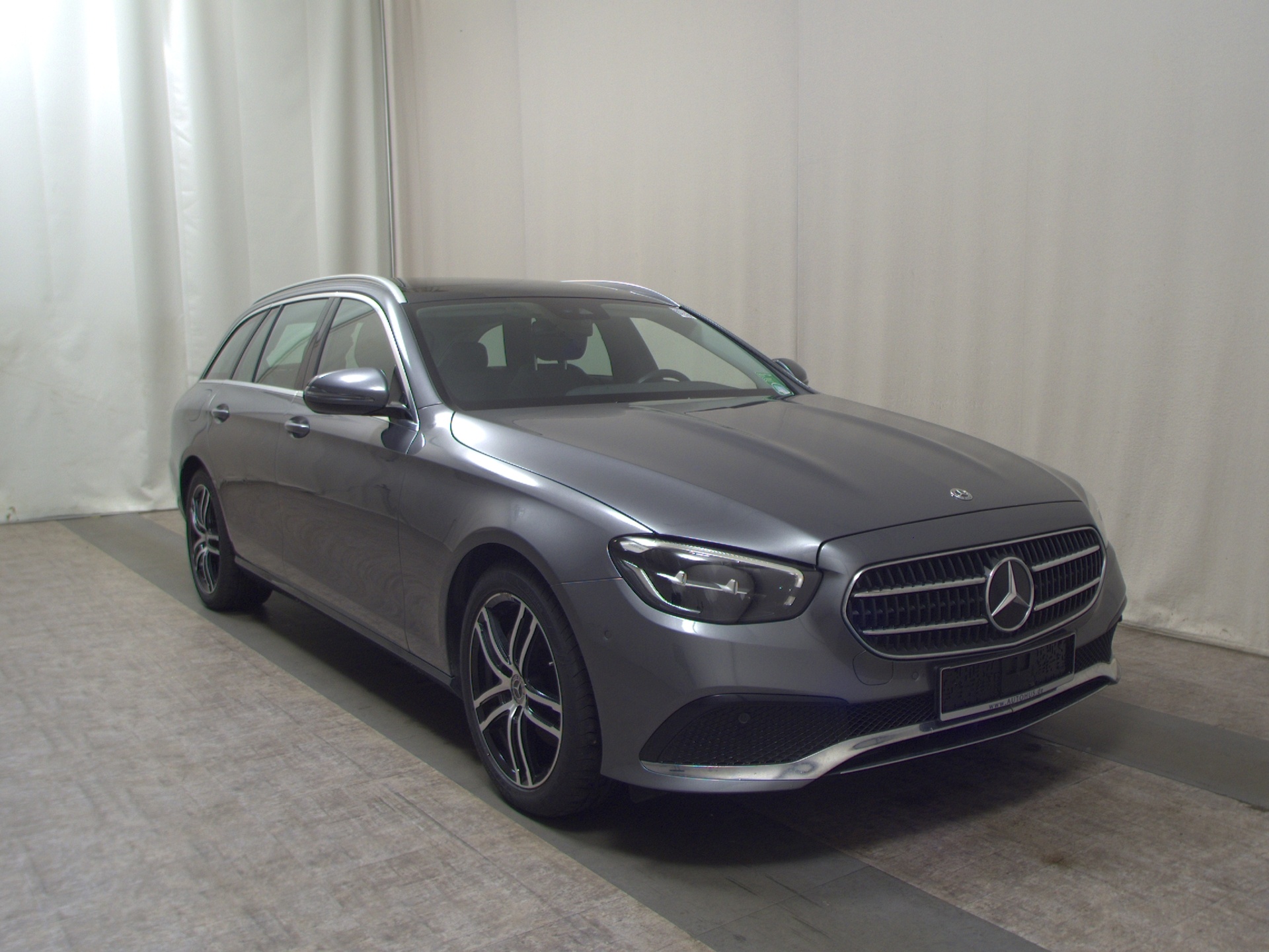 Mercedes-Benz E 220 T d 4M Avantgarde Navi LED Widsrcn Pano AHK RFK 3