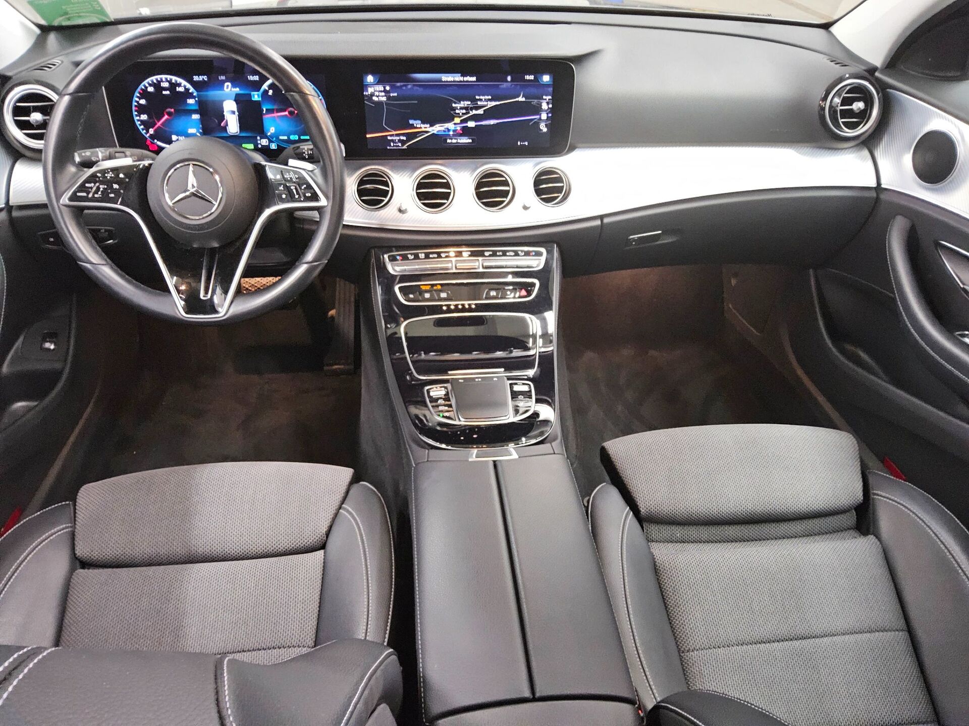 Mercedes-Benz E 220 T d 4M Avantgarde Navi LED Widsrcn Pano AHK RFK 5
