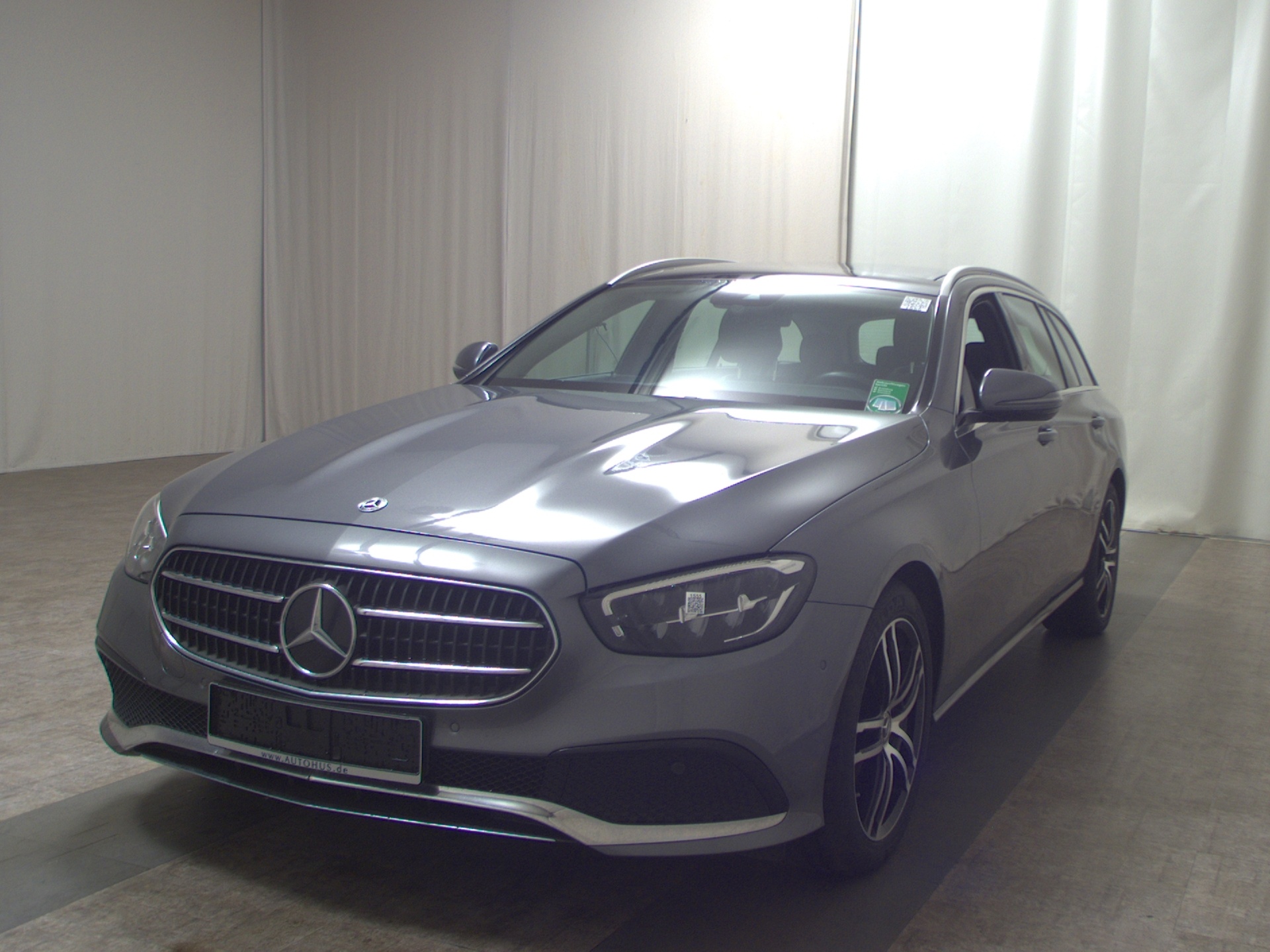 Mercedes-Benz E 220 T d 4M Avantgarde Navi LED Widsrcn Pano AHK RFK 2