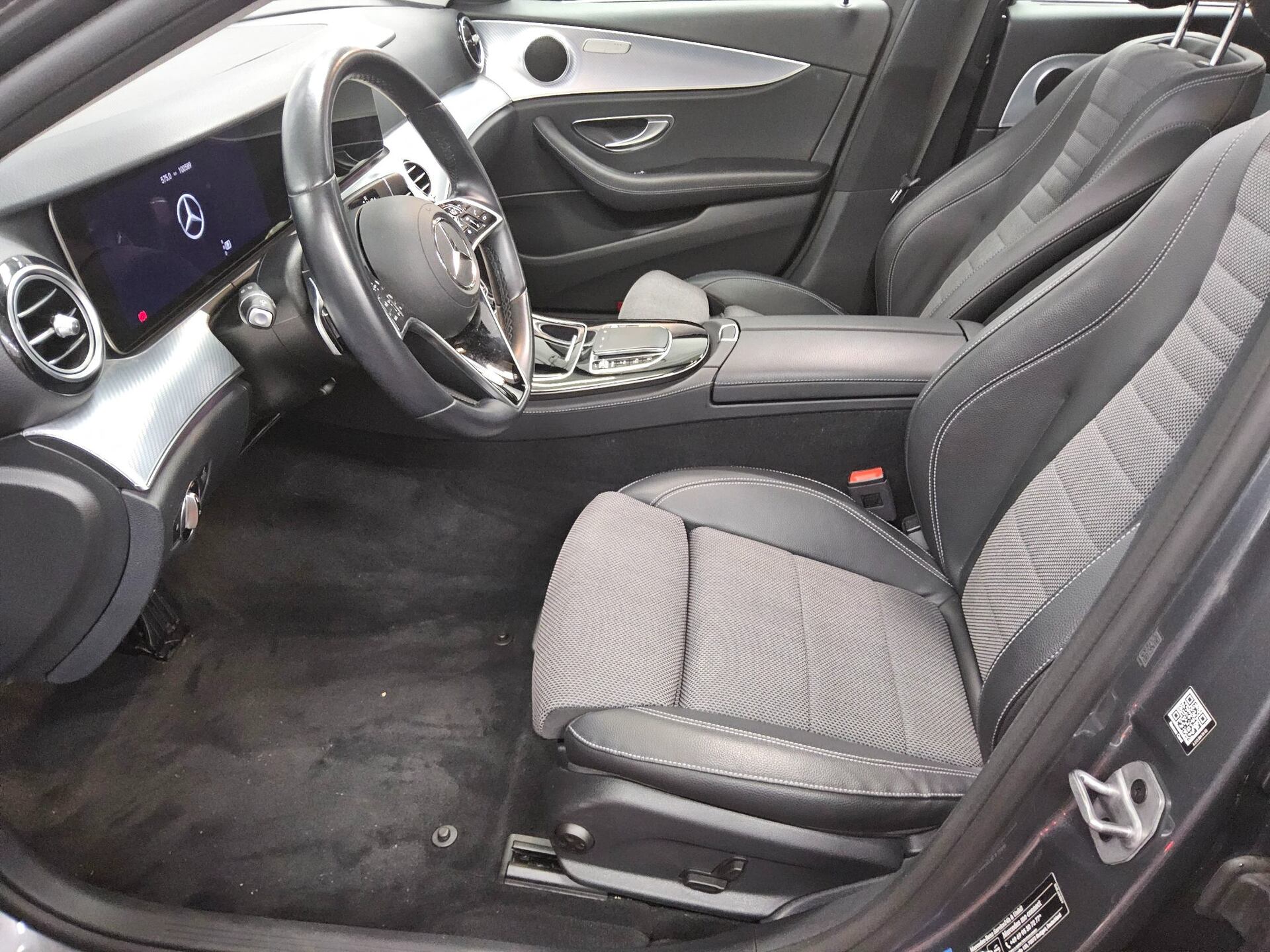 Mercedes-Benz E 220 T d 4M Avantgarde Navi LED Widsrcn Pano AHK RFK 9