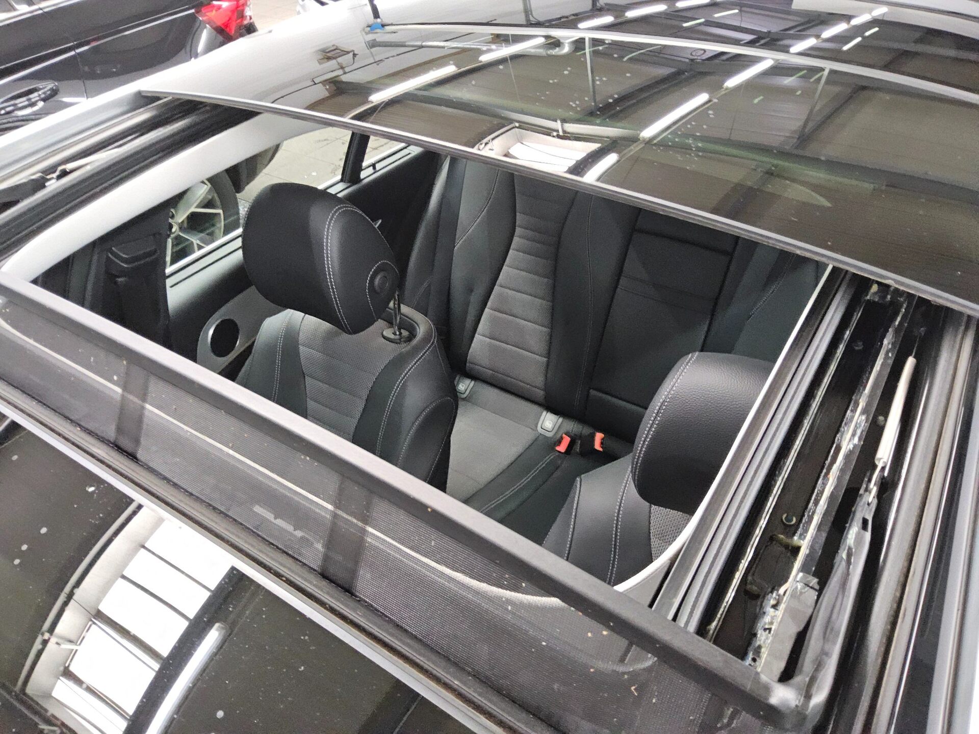 Mercedes-Benz E 220 T d 4M Avantgarde Navi LED Widsrcn Pano AHK RFK 12
