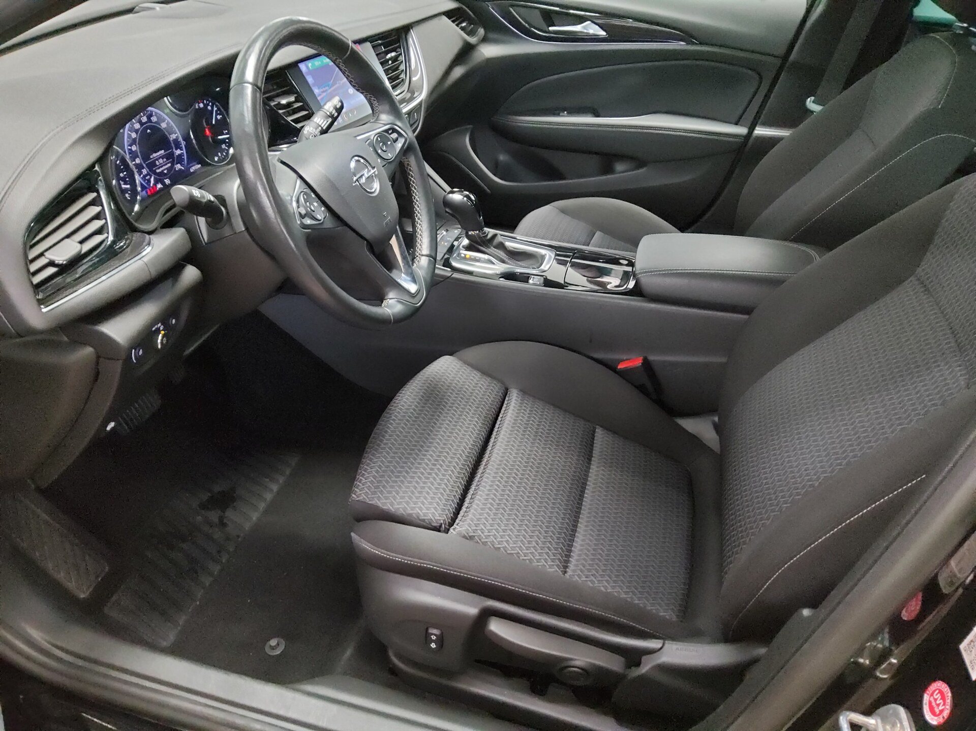 Opel Insignia ST 1.5 D Business Ed. Navi LED Shz 8