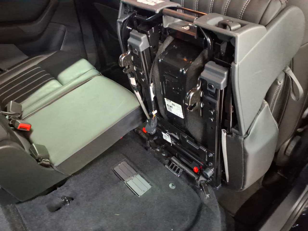 Skoda Karoq 2.0 TDI Style Navi LED VC Leder RFK 10